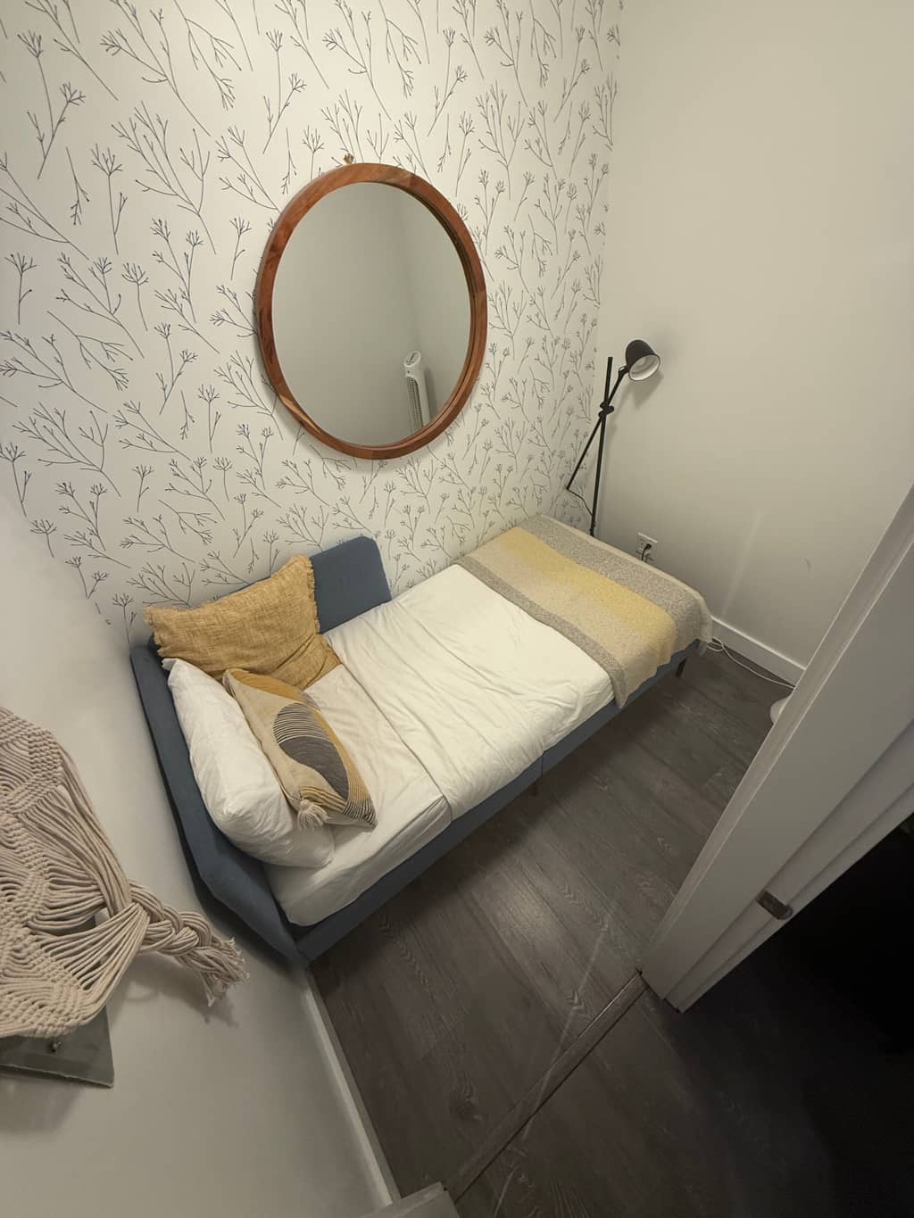 12월 입주 / 다운타운 역세권 덴 / 거실쉐어X 장기단기 가능 룸메 구해요!! 썸네일