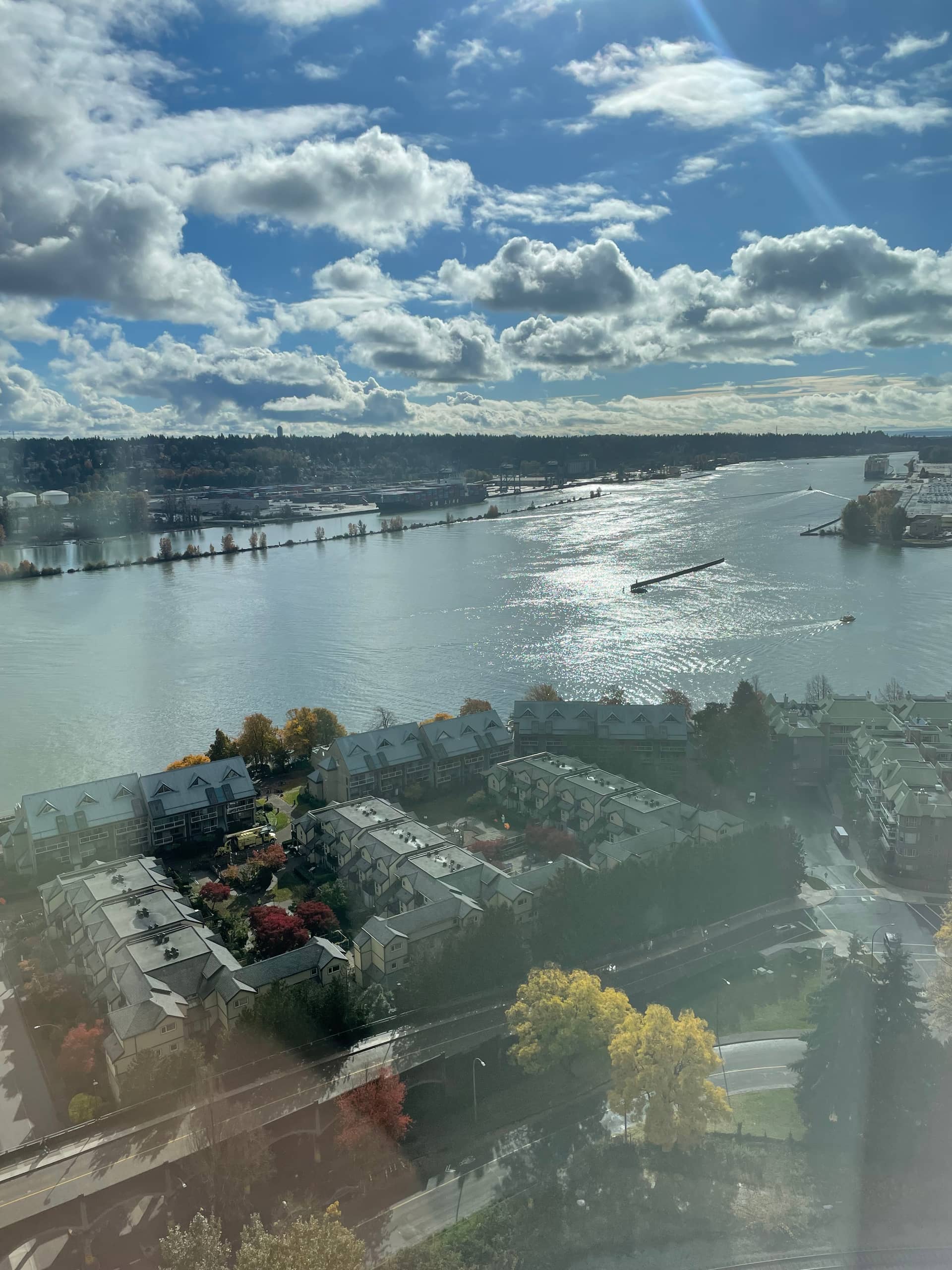 🏠12월 입주 / 뉴웨스트 역 3분거리 콘도 마스터룸 썸네일