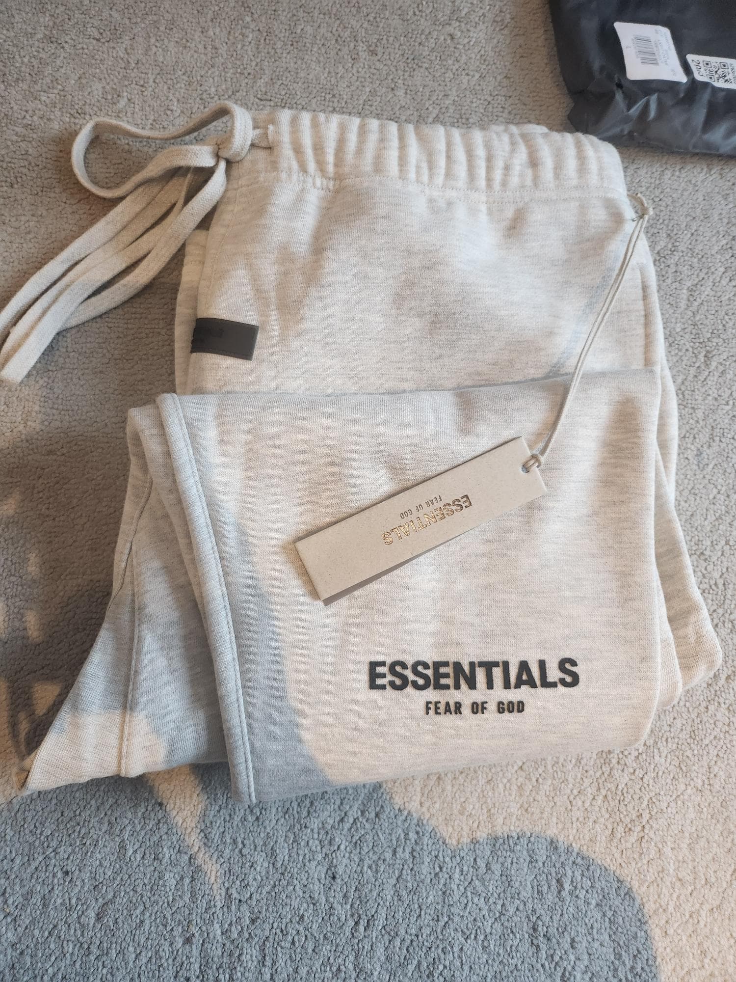 Essential-Sweatpants-iamby-이미지