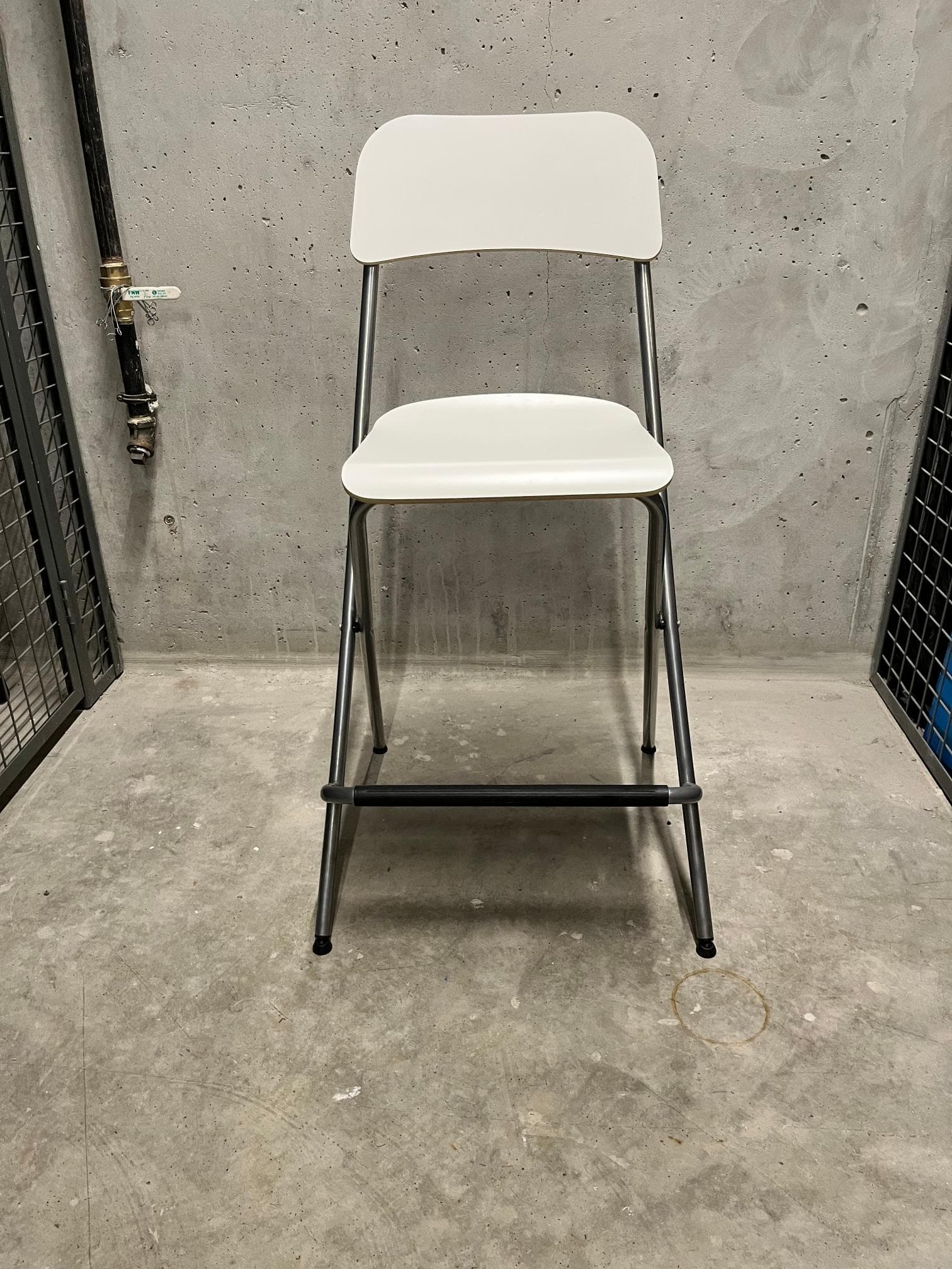 IKEA-바체어-2SifS-이미지