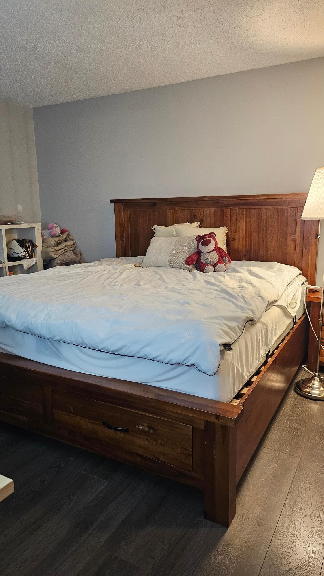 상태-좋은-고급-원목의-킹-침대와-협탁세트-T0C5n-이미지