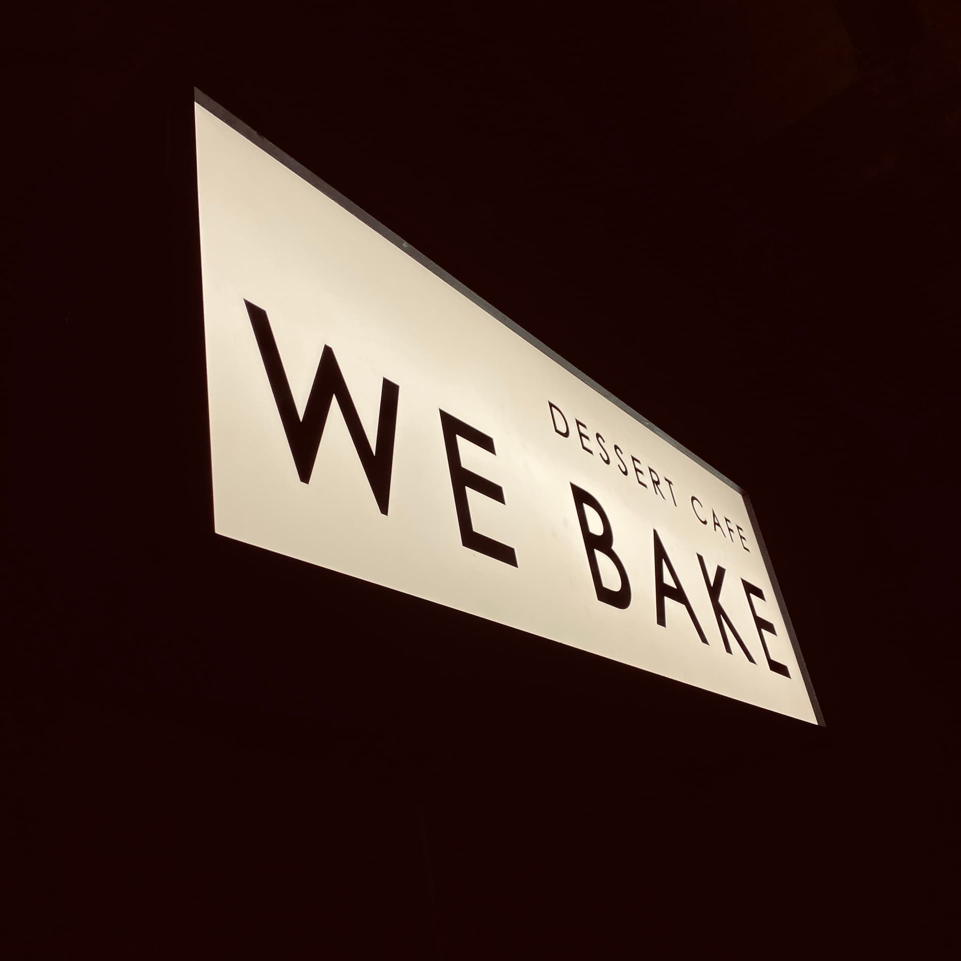 Webake에서 홀 바리스타, 주방 직원을 구합니다.