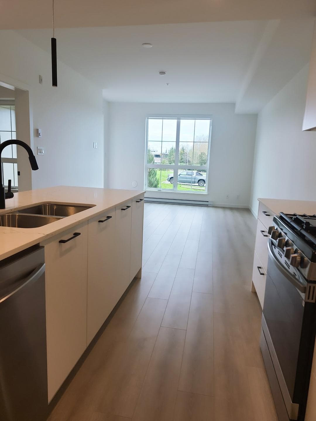 200번 랭리 1베드 1층 콘도 렌트 썸네일