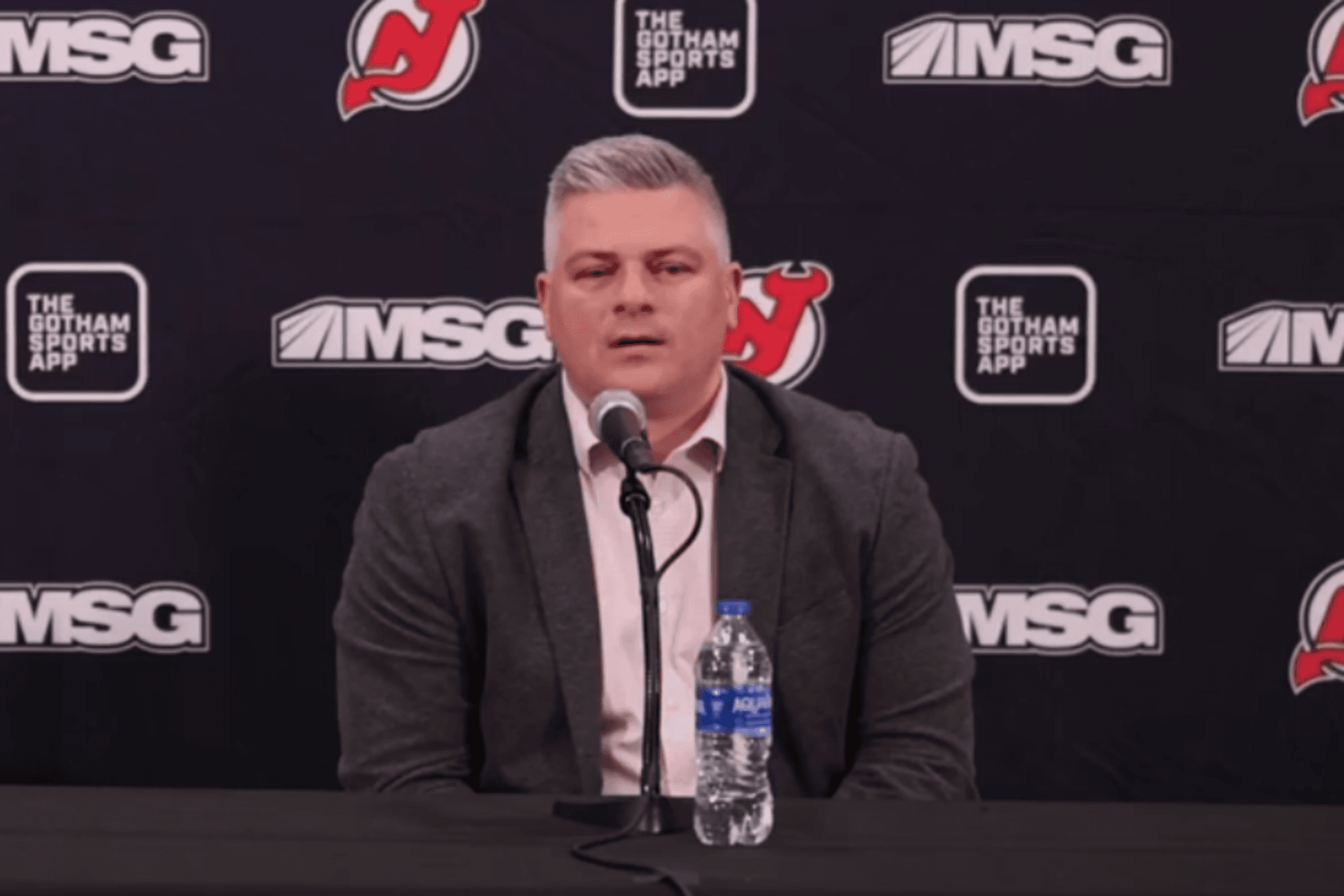 전 코치 Sheldon Keefe, Toronto 방문서 팀 칭찬과 미디어 농담으로 화제-이미지