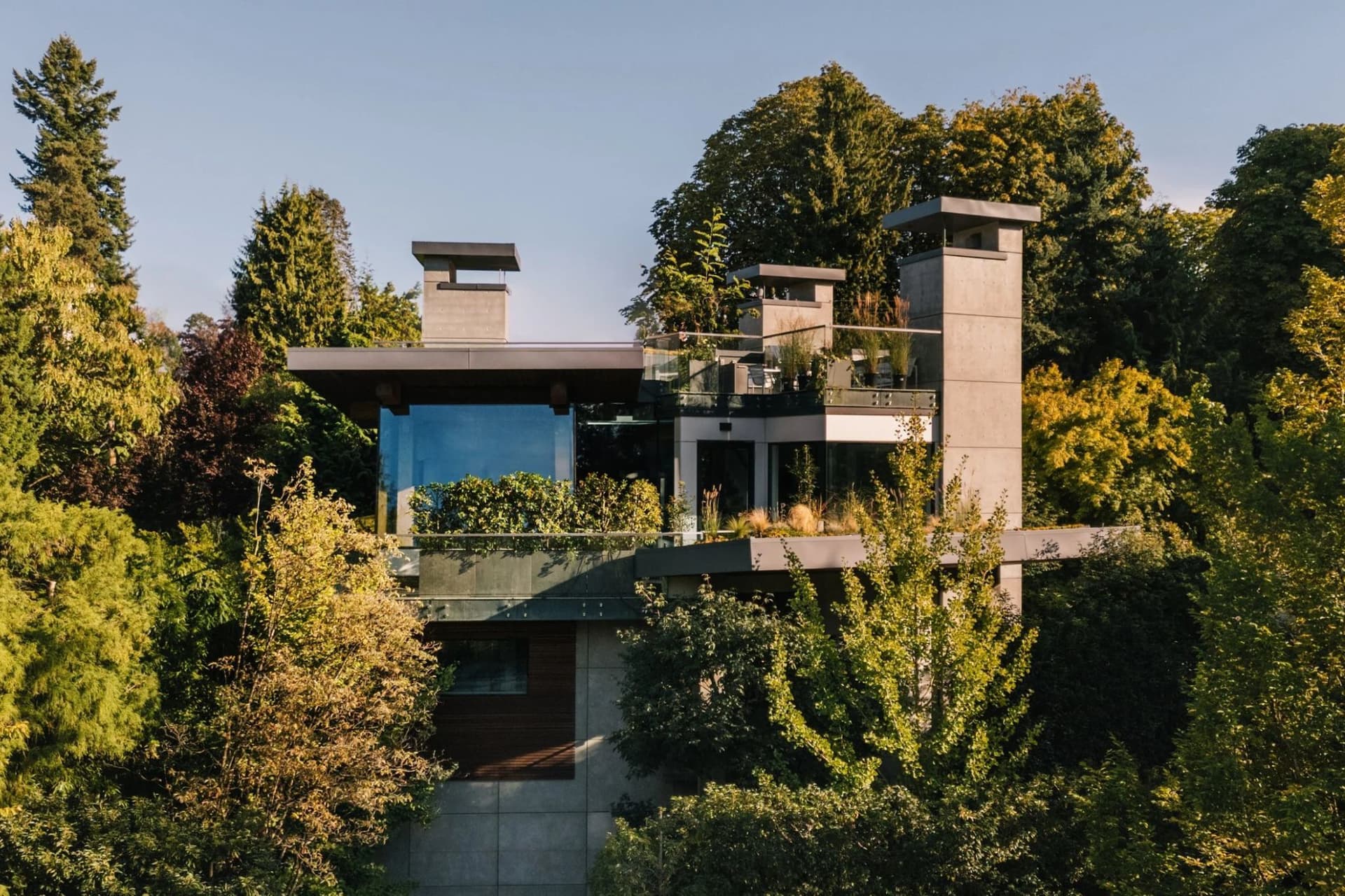 밴쿠버 웨스트사이드에 떠 있는 듯한 초고가 주택, 750만 달러에 판매-이미지