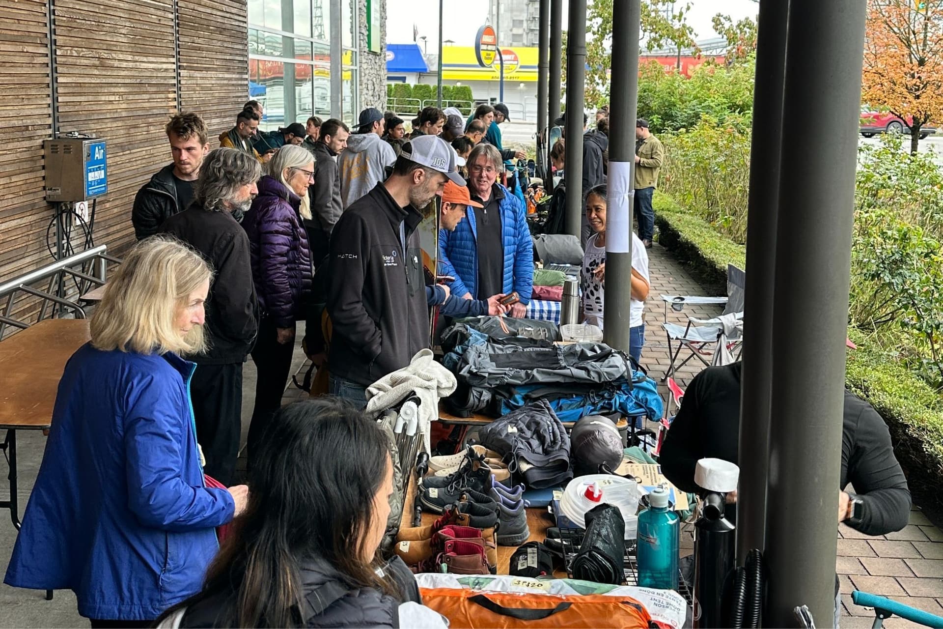 North Vancouver에서 전설적인 아웃도어 장비 스왑 이벤트가 돌아왔다!-이미지