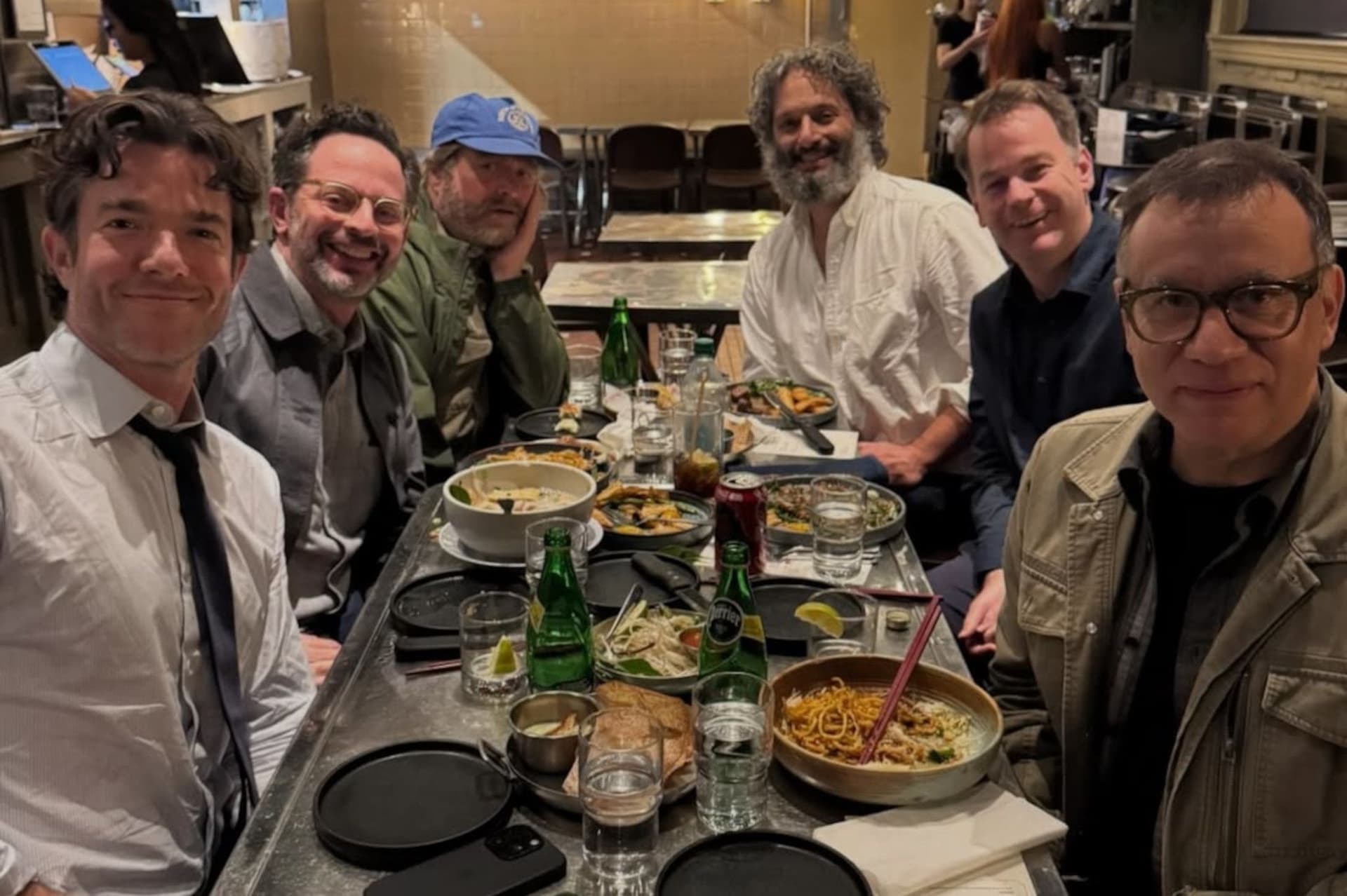 밴쿠버 식당에서 포착된 6명의 유명인사들, 이번 달 뜨거운 관심!-이미지