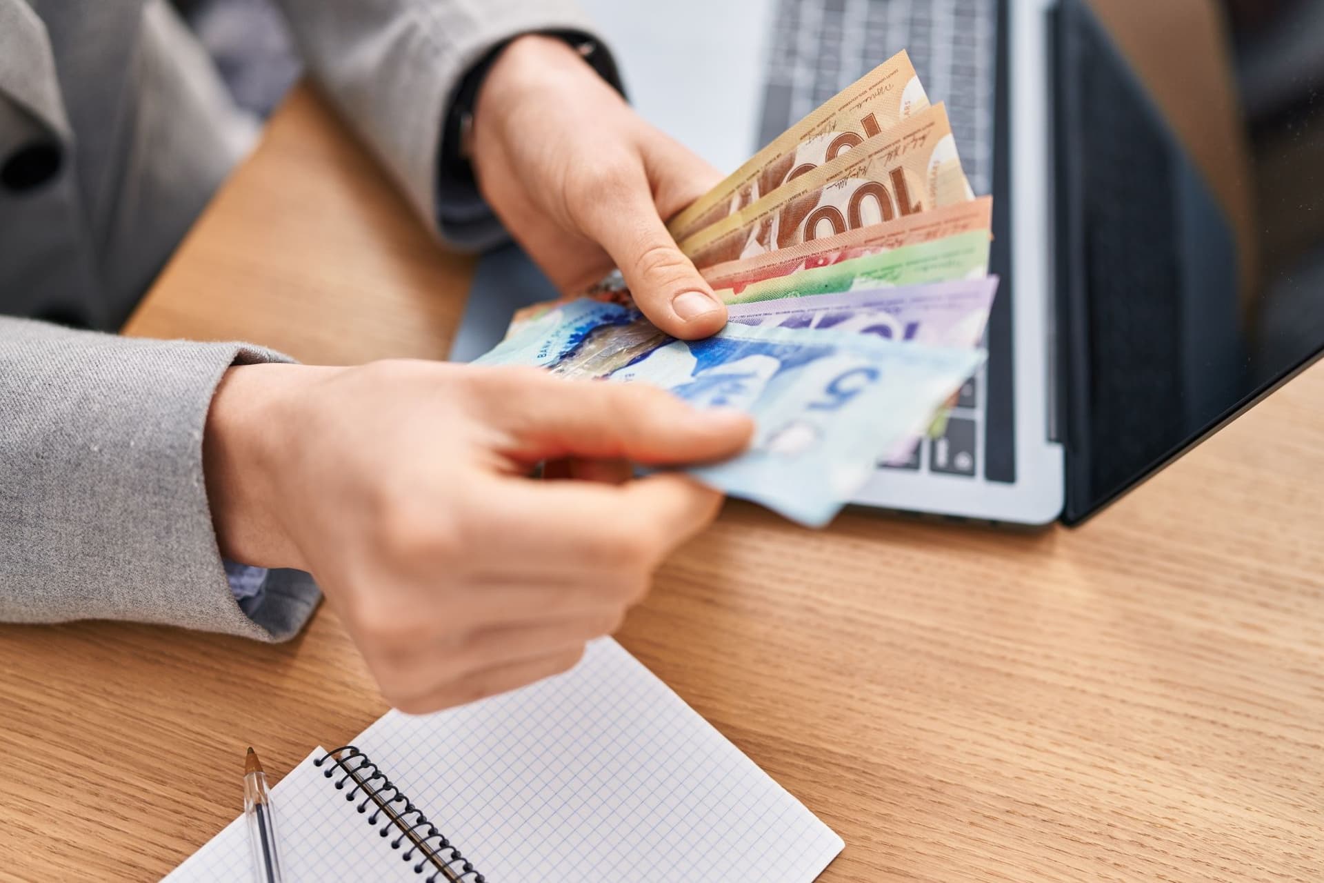 캐나다인들, 다음 달 ACWB 혜택 수령 예정…저소득 근로자 지원 확대-이미지