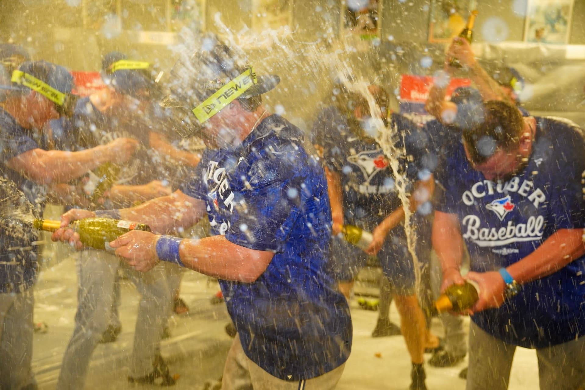 Toronto Blue Jays, 포스트시즌 진출 확정! 샴페인 터진 클럽하우스 축제 현장-이미지