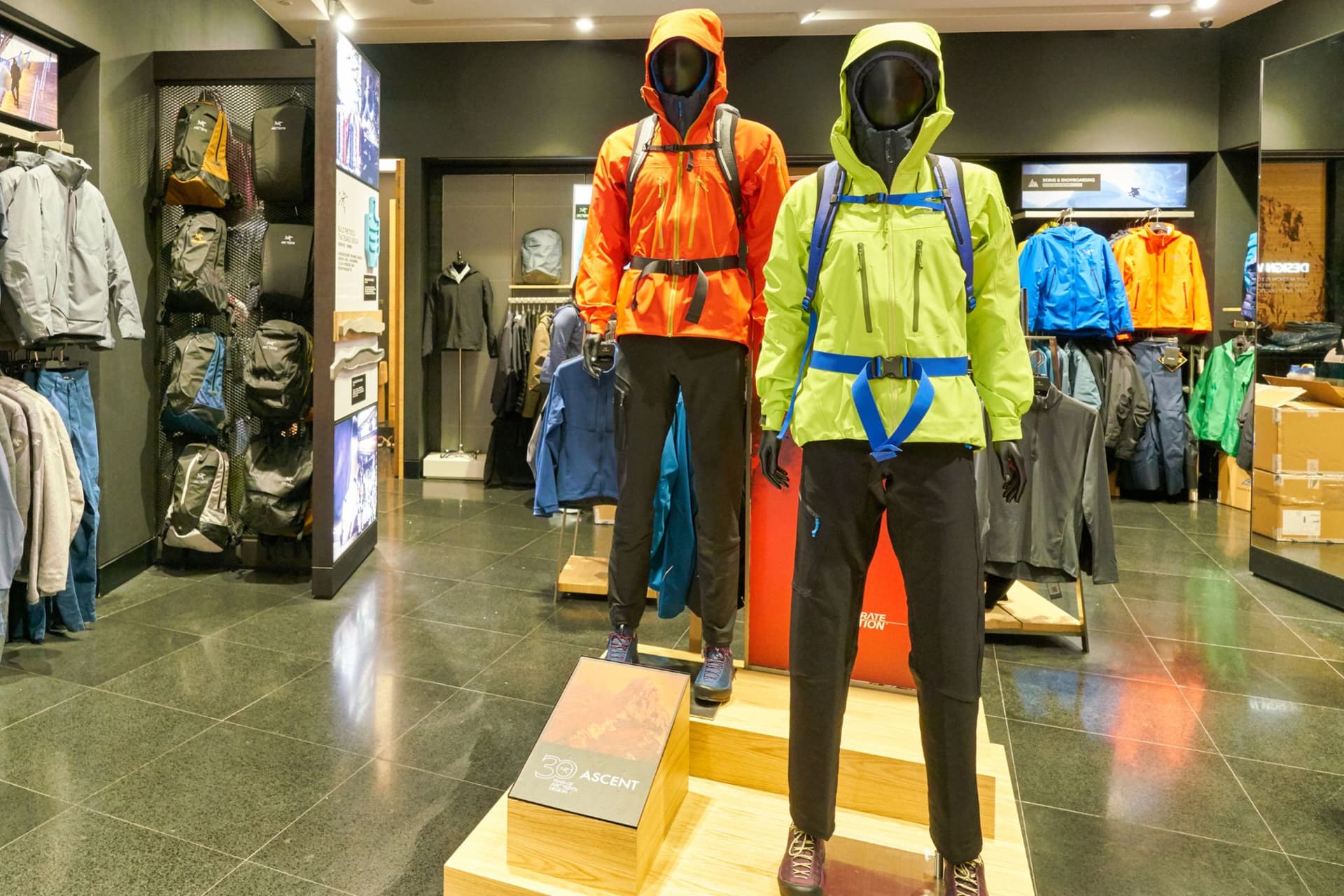 캐나다 아웃도어 브랜드 Arc’teryx, 티베트 고원 불꽃놀이로 환경 논란에 휩싸여-이미지