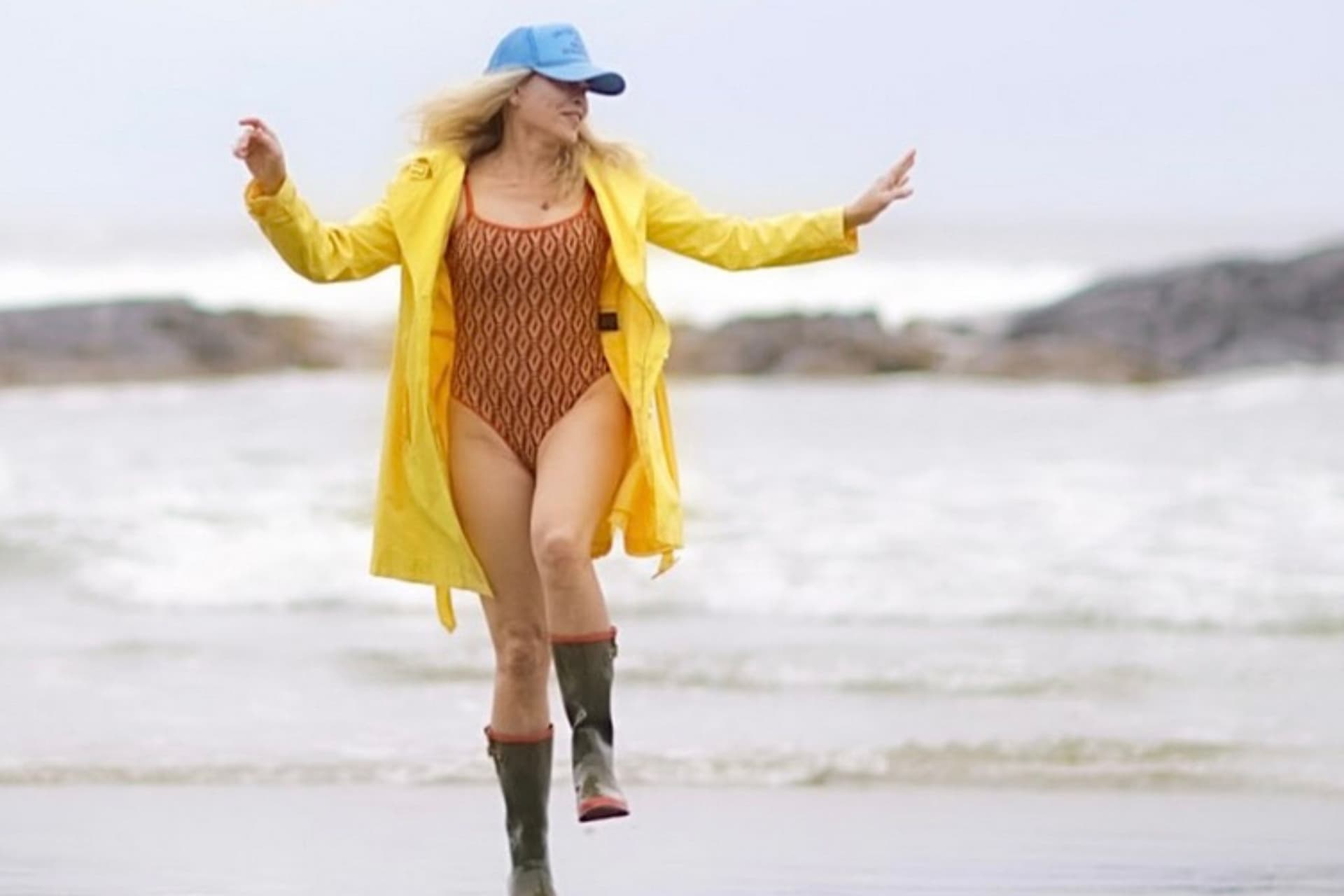 Chelsea Handler, Tofino 방문에서 Jann Arden에 장난스러운 디스 날리다-이미지