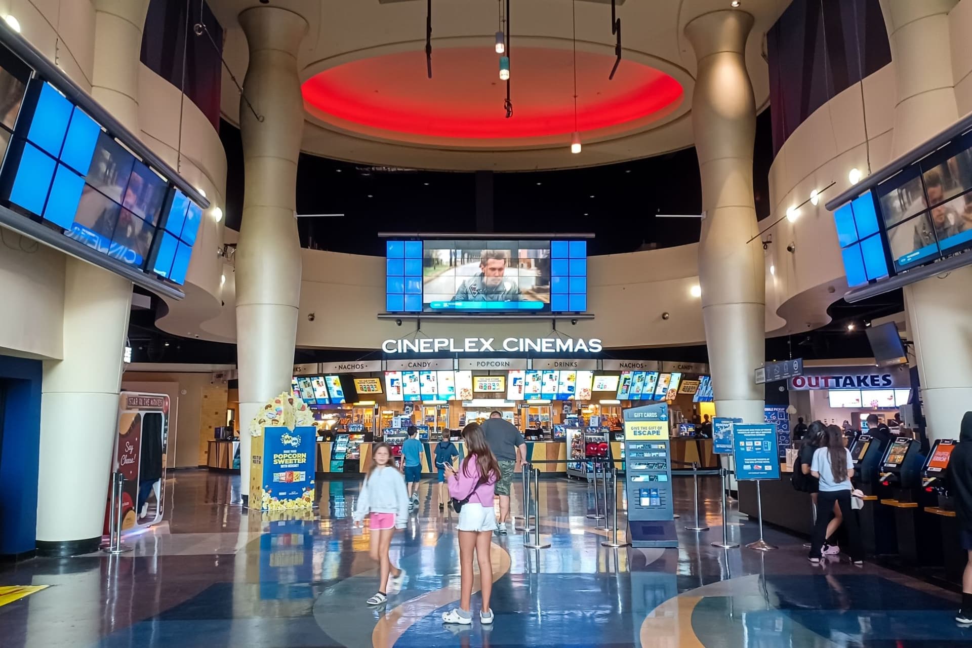 캐나다 전역 Cineplex에서 10월에 만나는 $3.99 가족 영화의 매력-이미지