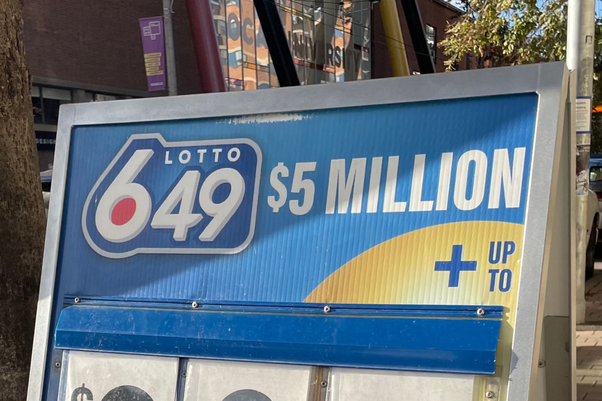 캐나다에서 또 한 명의 백만장자 탄생! Lotto 6/49 복권 100만 달러 당첨-이미지