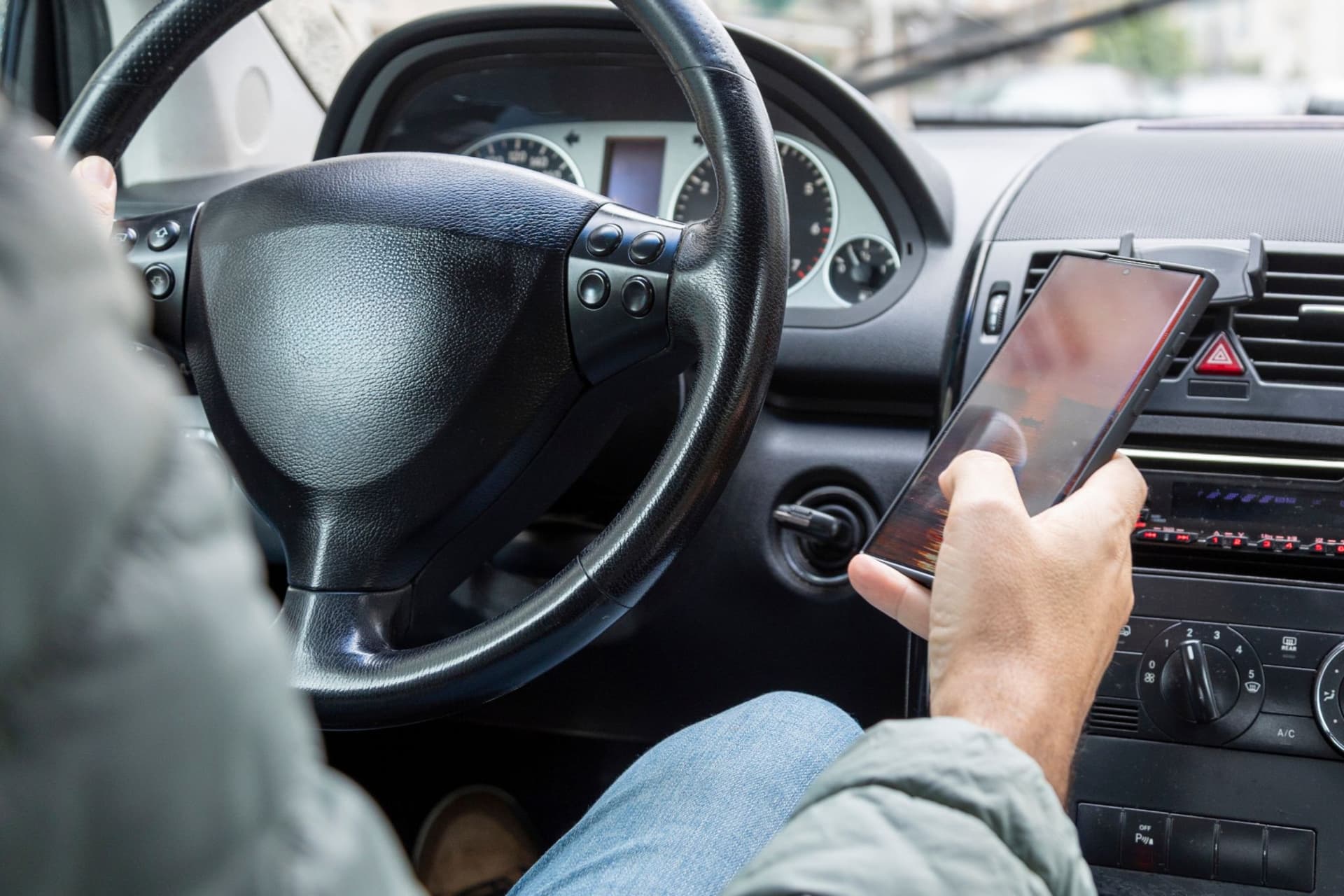 Richmond에서 단 하루에 6만 달러 벌금! 운전 중 휴대폰 사용 적발 대작전-이미지