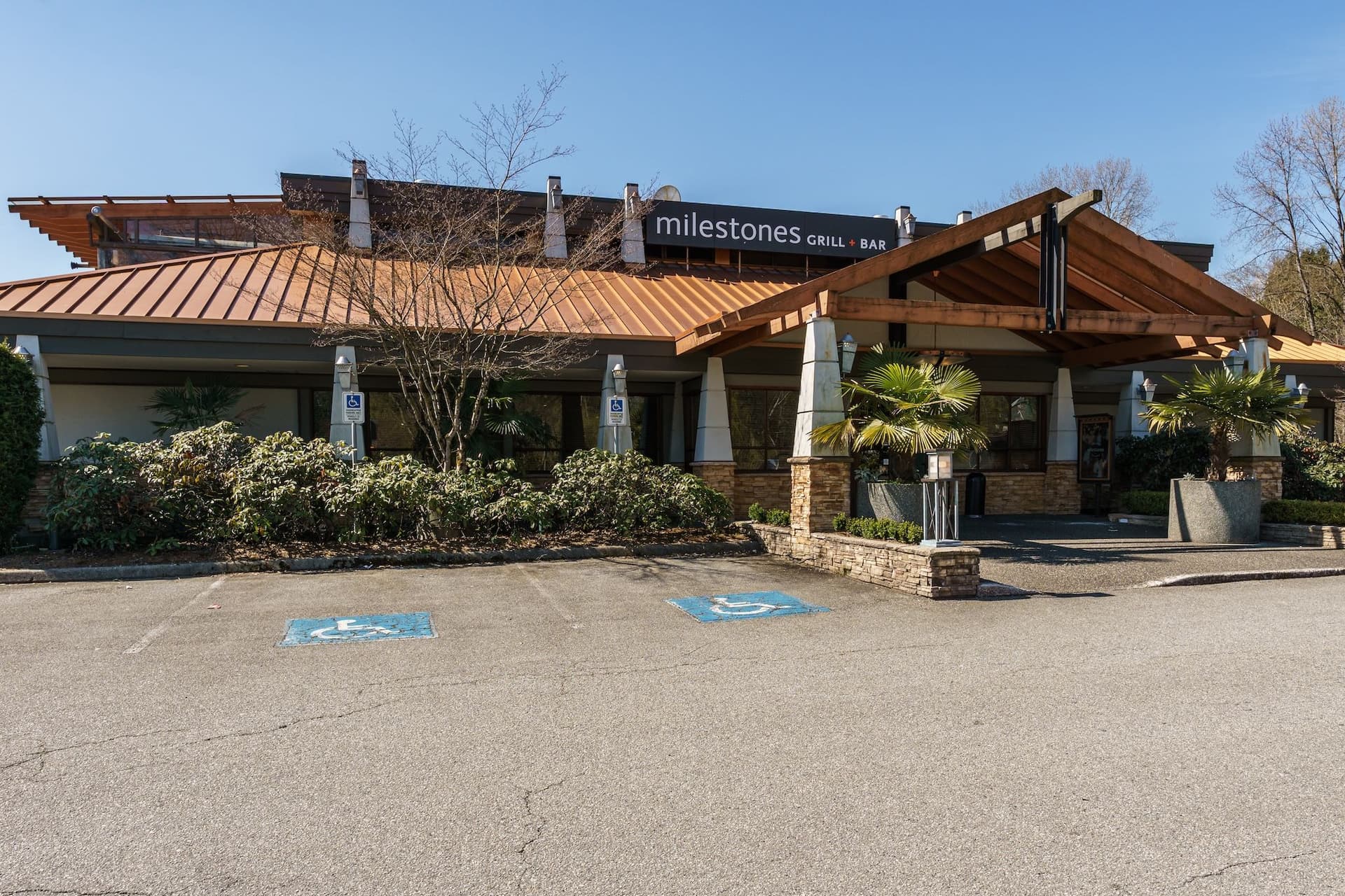 Milestones Coquitlam, 폐업 소식에서 리뉴얼로 변신! 새로운 테스트 키친과 스피키시 바 오픈-이미지