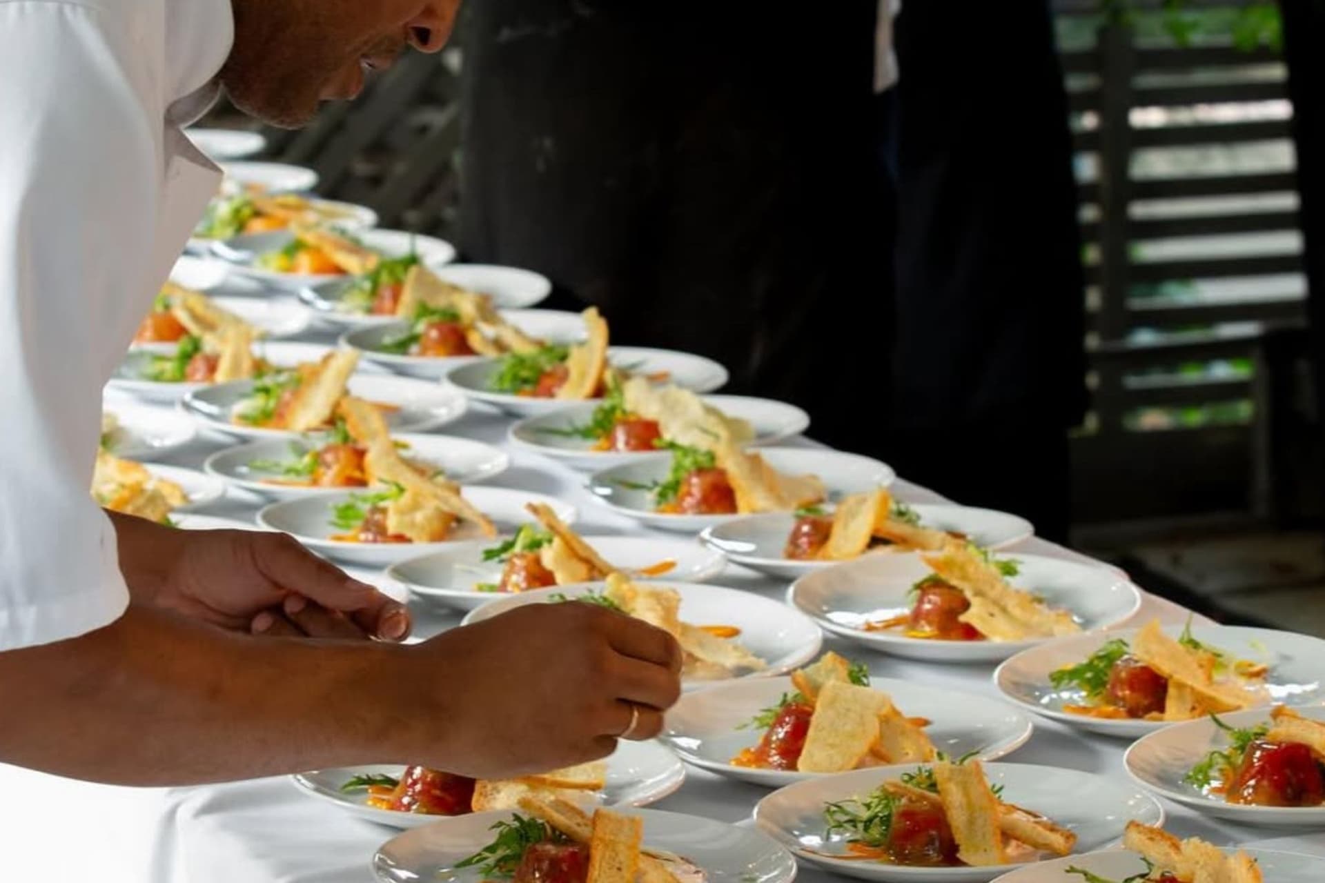 밴쿠버 역사적 레스토랑, 이번 주 운명 결정된다! 가족의 미래가 걸린 선택-이미지