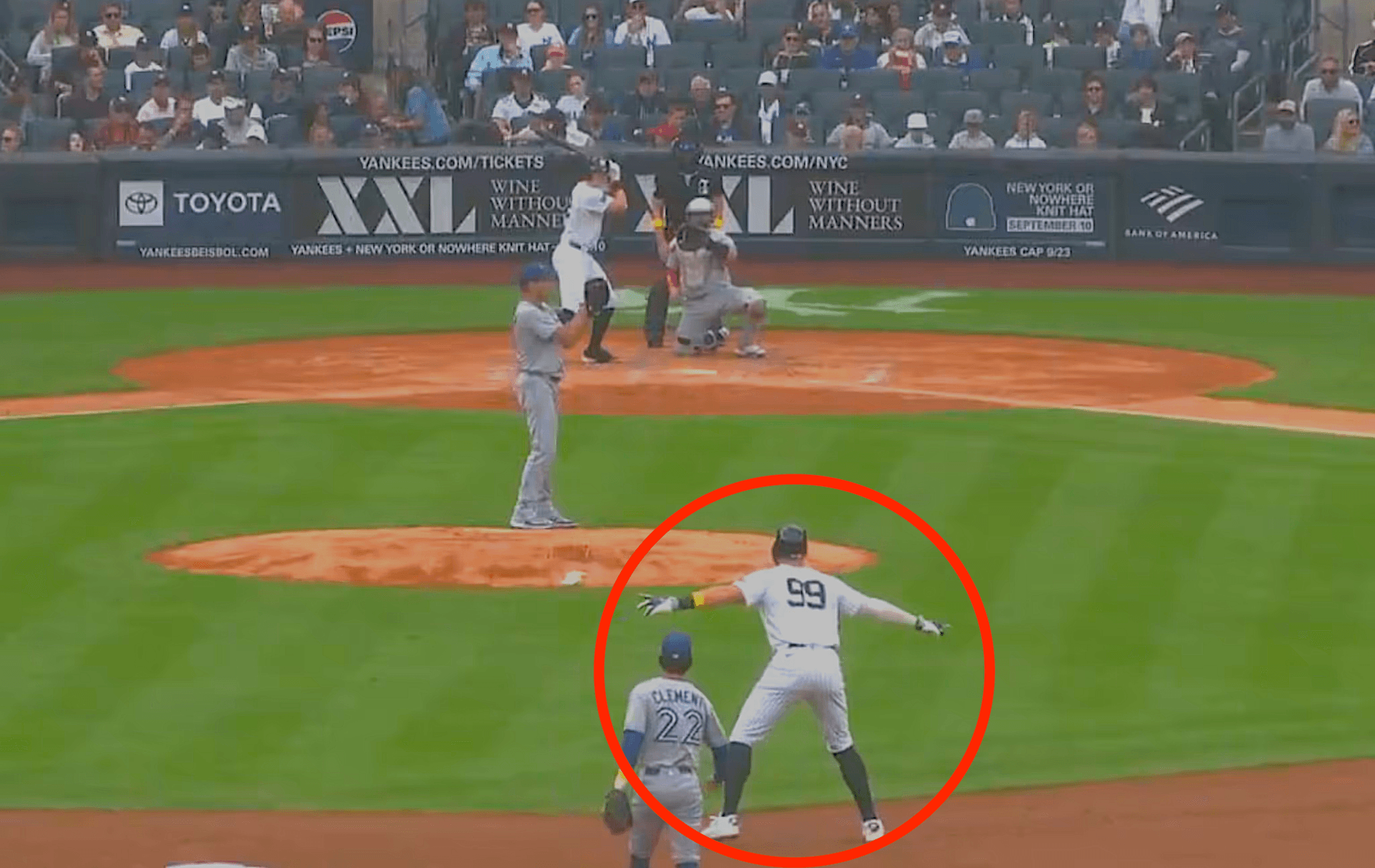 https://display.dailyhive.com/uploads/2025/09/yankees-steal-signs-blue-jays.png