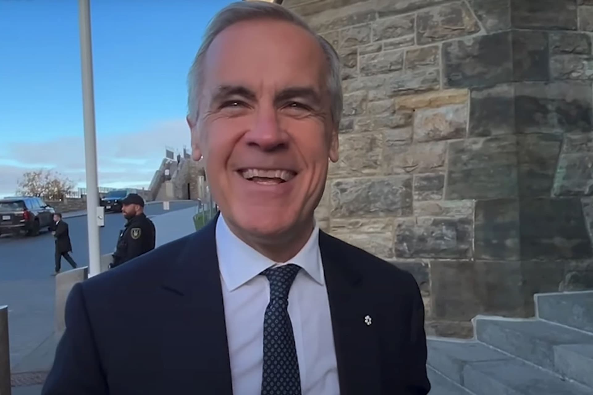 캐나다 총리 마크 카니, 트럼프에 토론토 블루제이스 자랑하며 월드시리즈 열기 고조-이미지