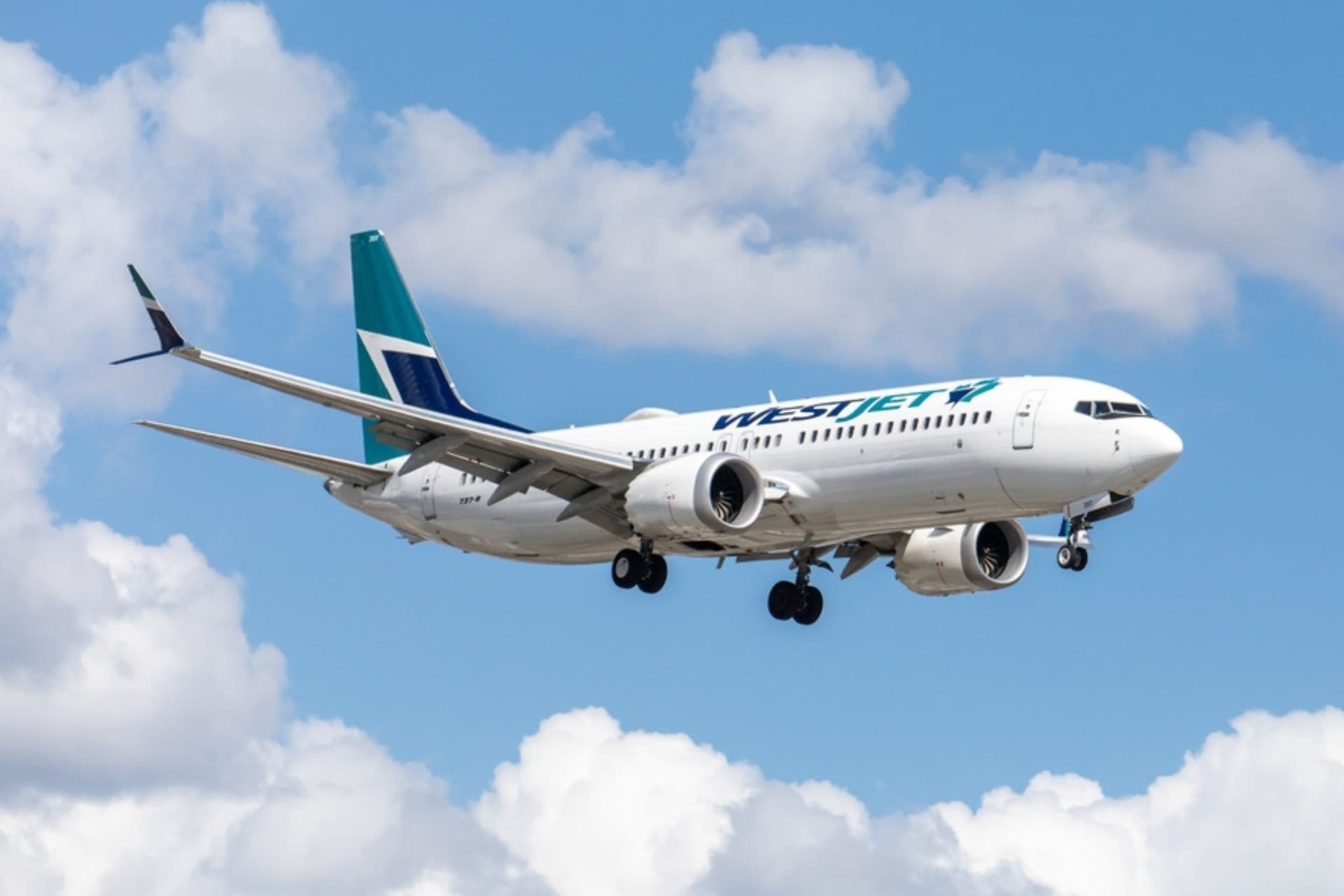 WestJet, 이코노미 좌석에 '기울기 기능' 유료화 도입…여행객들 반응은?-이미지