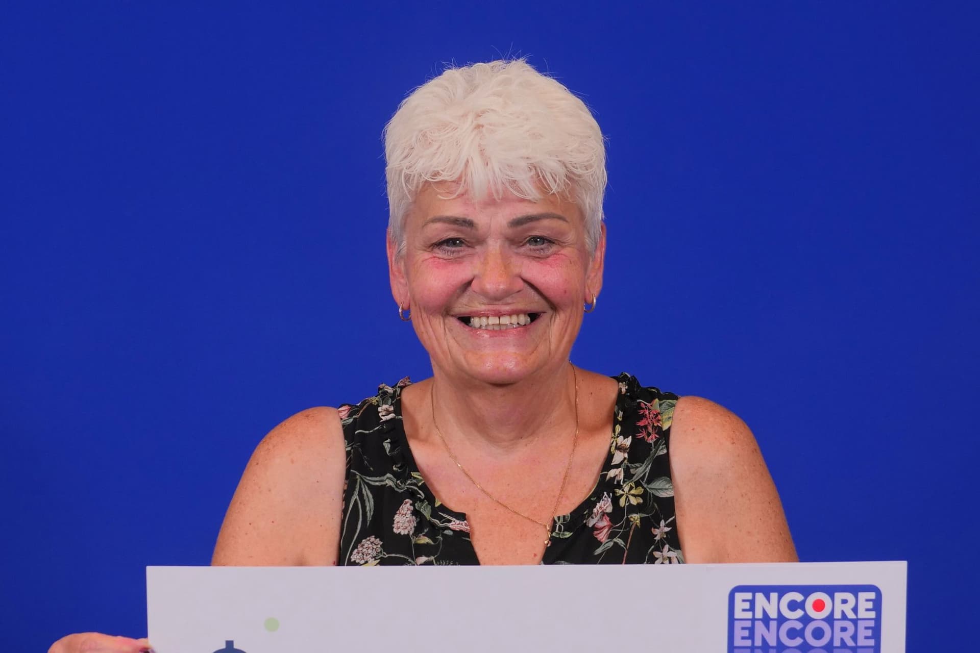 온타리오 엄마, 100만 달러 복권 당첨으로 아들 주택담보대출 갚아준다-이미지