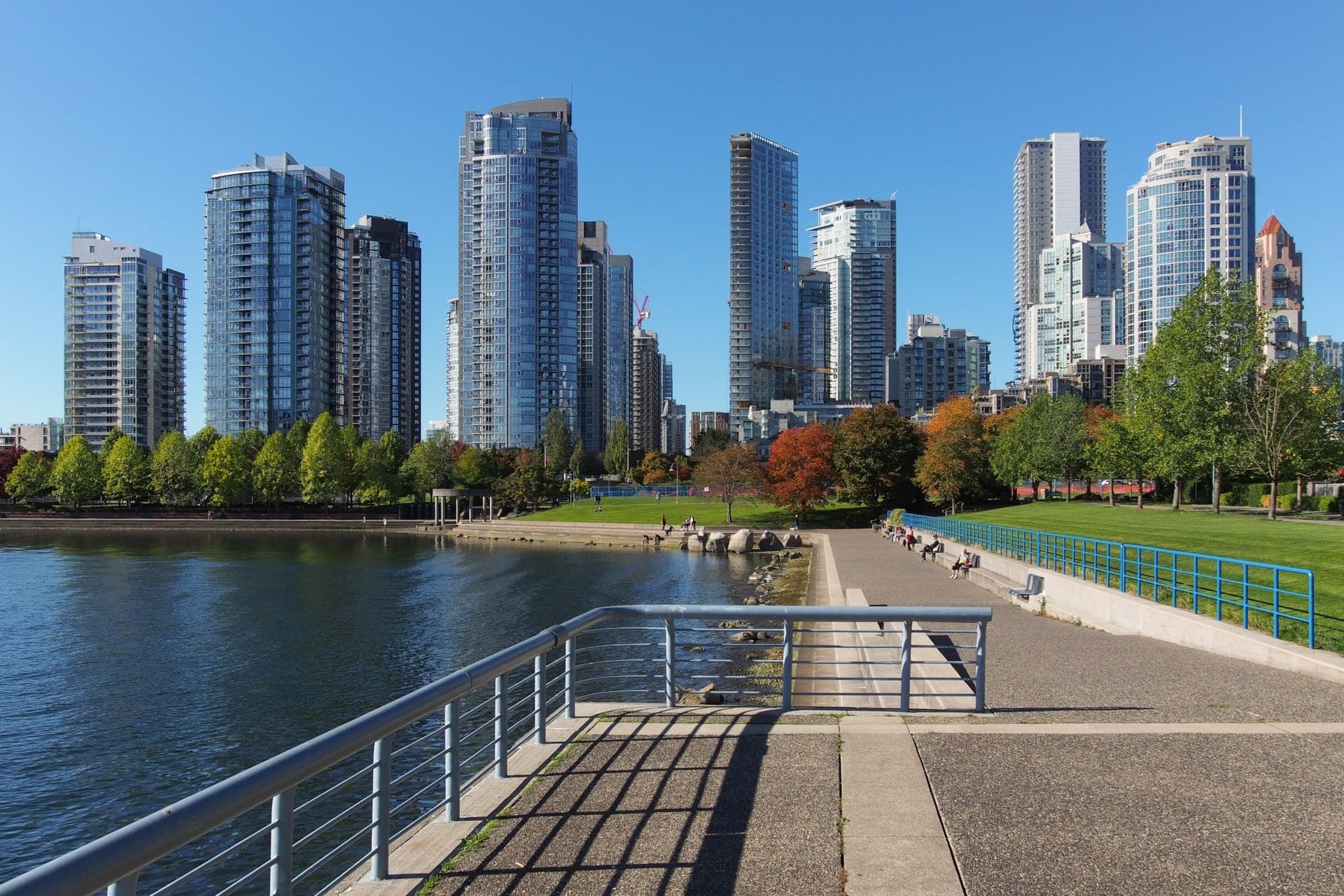 밴쿠버 해안가에서 발생한 연쇄 칼부림, 용의자 아직 검거되지 않아-이미지