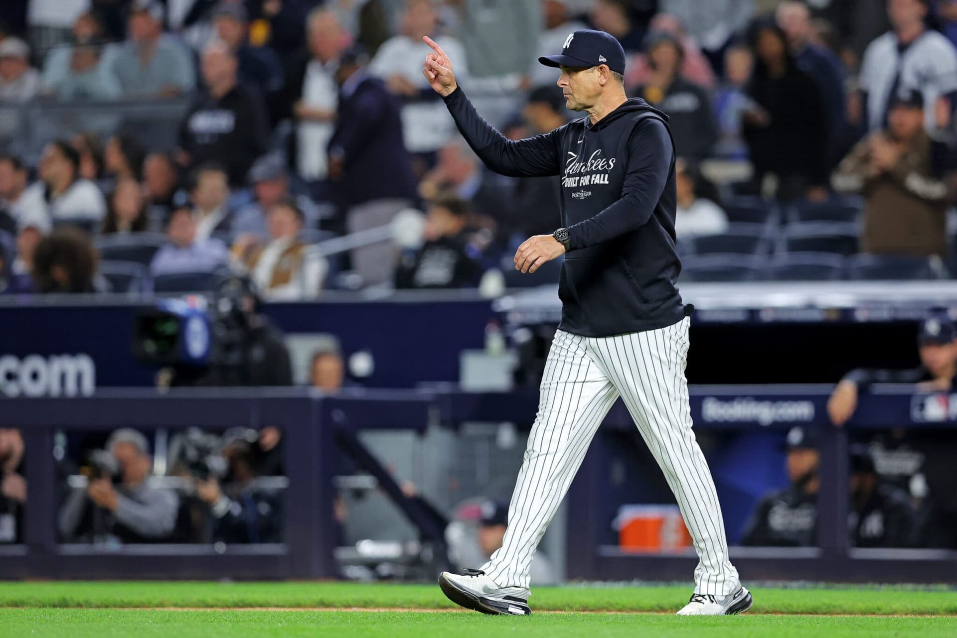Yankees 감독 Aaron Boone, Toronto Blue Jays에 찬사 이어가… 2025년 역전극의 여운-이미지