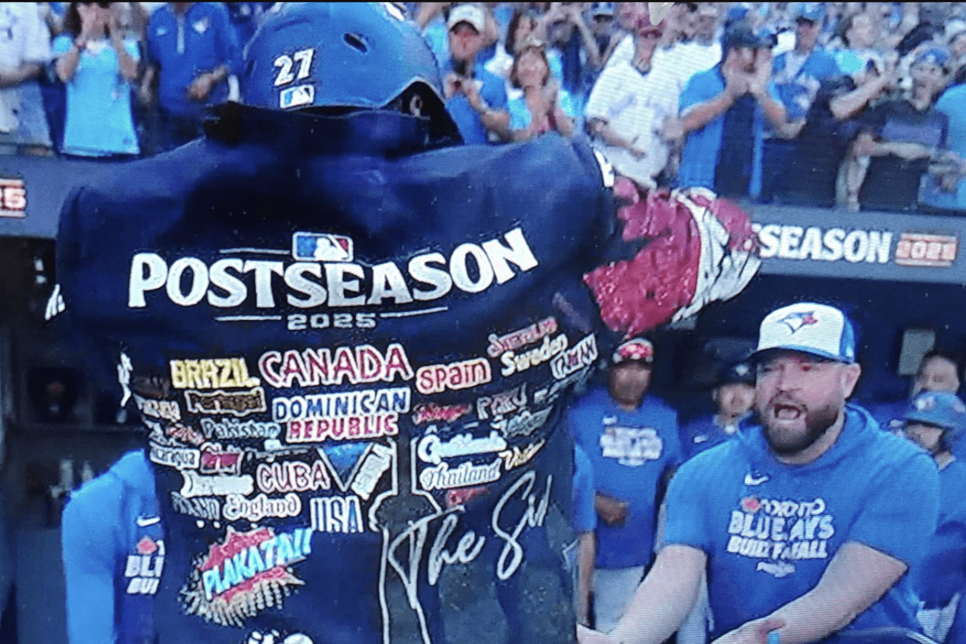 토론토 블루제이스의 새로운 홈런 자켓, 포스트시즌을 빛내다!-이미지