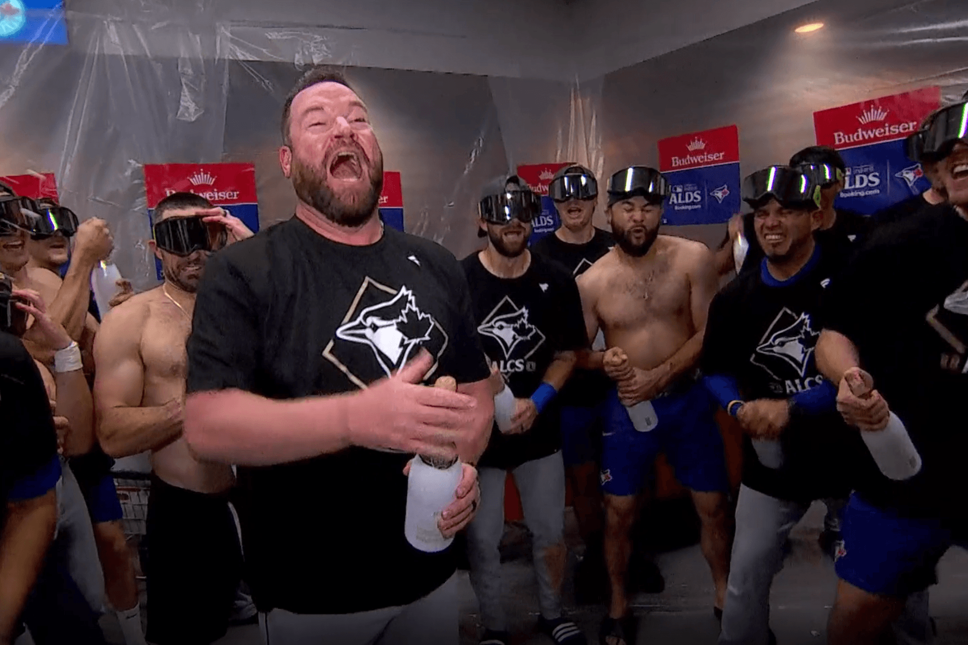 John Schneider 감독의 열정 연설, Toronto Blue Jays의 ALCS 진출을 빛내다!-이미지