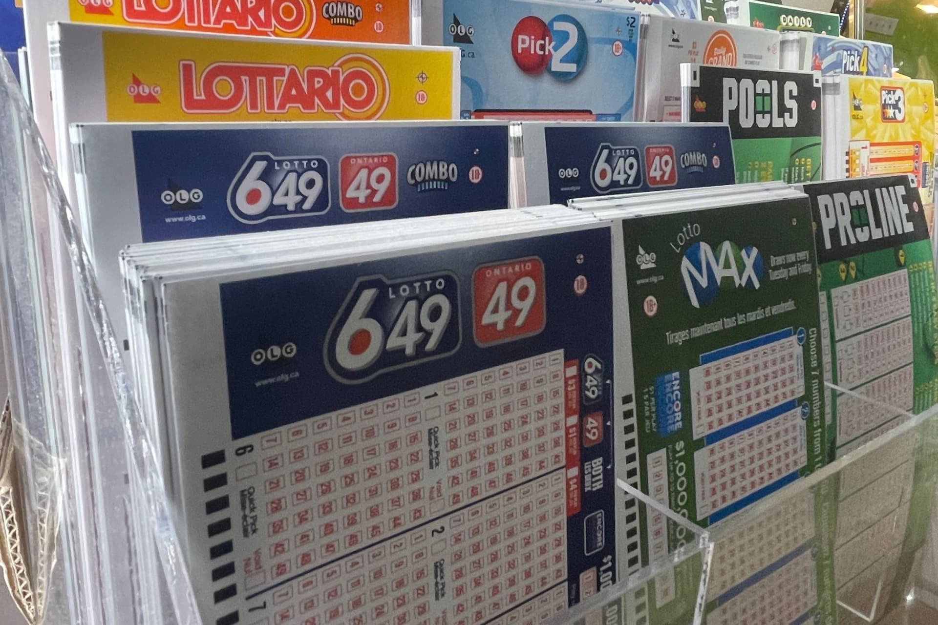 캐나다 복권 행운아, Lotto 6/49로 100만 달러 횡재!-이미지