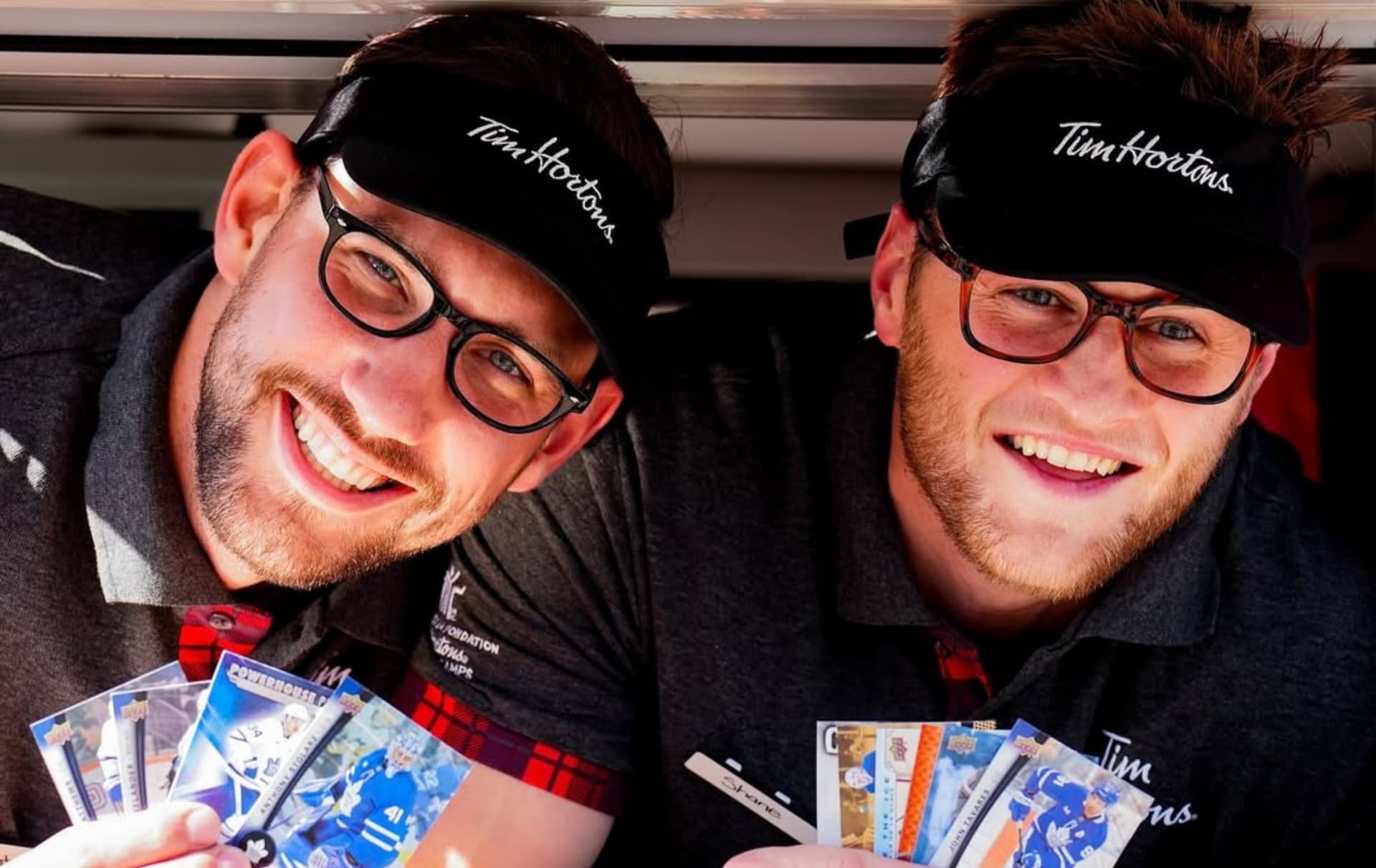 Toronto Maple Leafs 선수들이 Tim Hortons 광고서 변장으로 팬들 깜짝 선물!-이미지