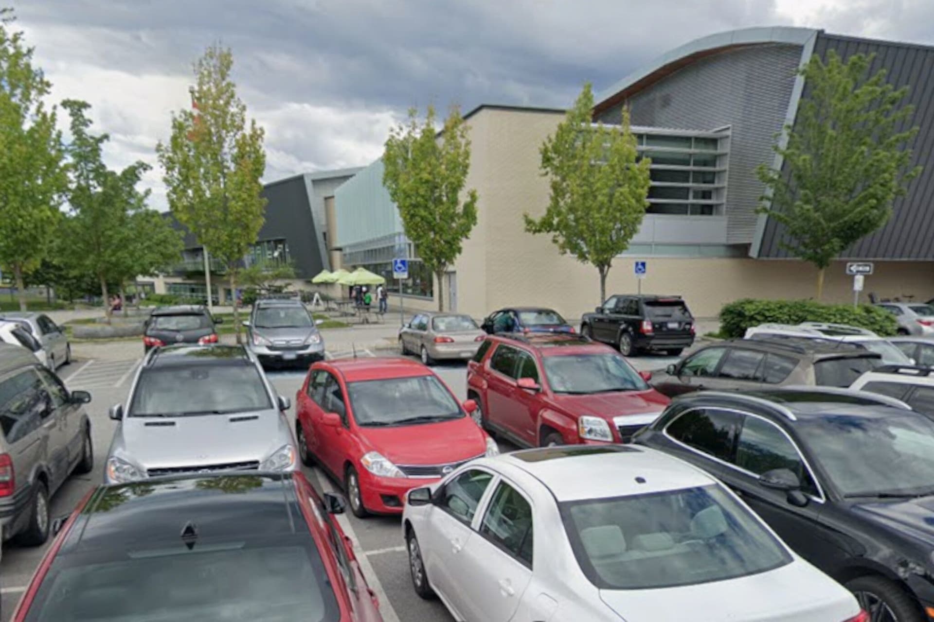 밴쿠버 주요 커뮤니티 센터, 연중 유료 주차 도입 논의 가속화-이미지