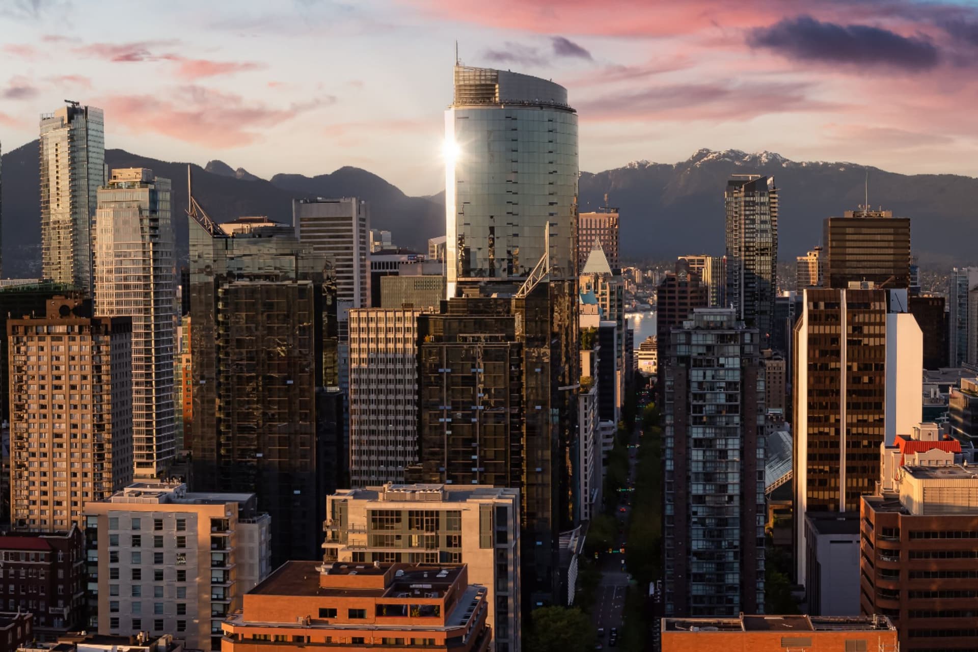 밴쿠버 원룸 평균 월세, 2년 만에 500달러 가까이 하락!-이미지