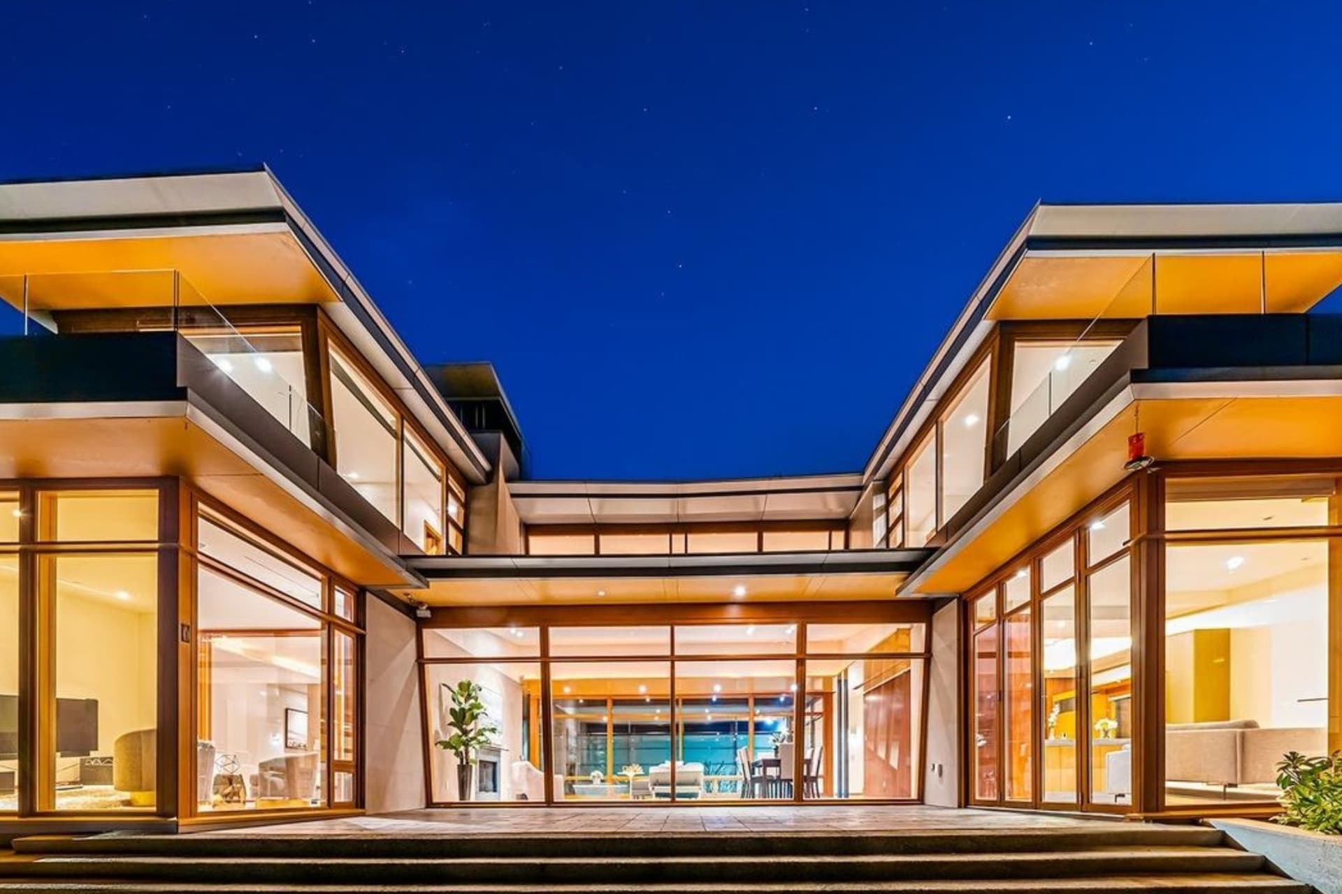 밴쿠버 웨스트의 호화 주택, 11년 전보다 저렴하게 팔려-이미지