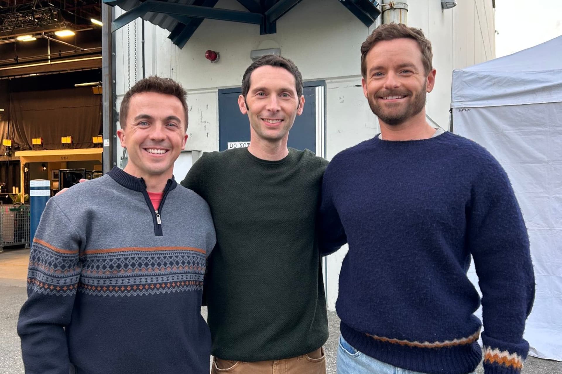 'Malcolm in the Middle' 스타, Vancouver에서의 감동적인 비하인드 사진 공개!-이미지