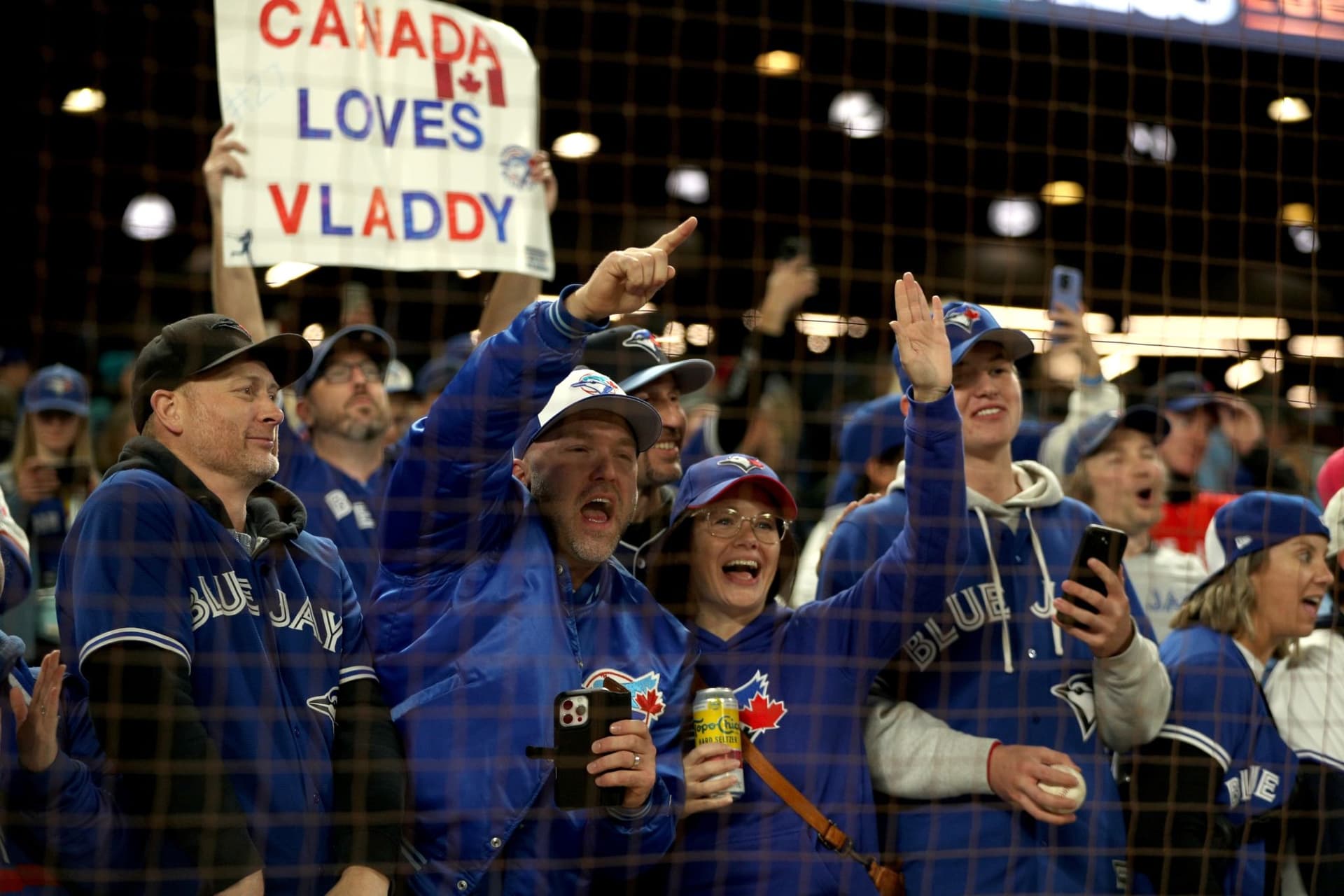 Toronto Blue Jays, 32년 만의 월드 시리즈 우승 도전! Scotiabank Arena에서 대규모 관람 파티 열려-이미지
