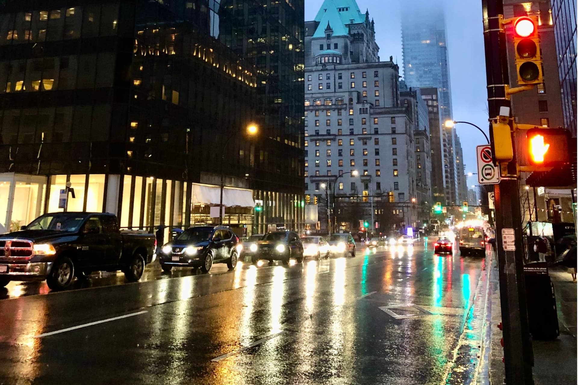 밴쿠버 시내 도로 폐쇄, 용맹한 소방관의 마지막 길을 열다-이미지