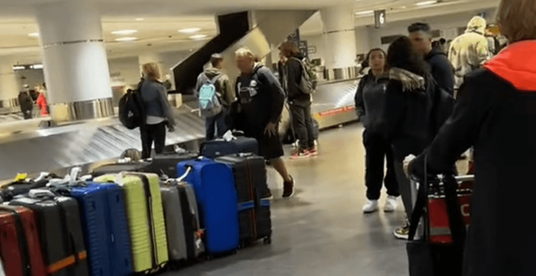 공항 대혼란 속 캐나다 여행객들의 분노: 배상과 해결책은?-이미지