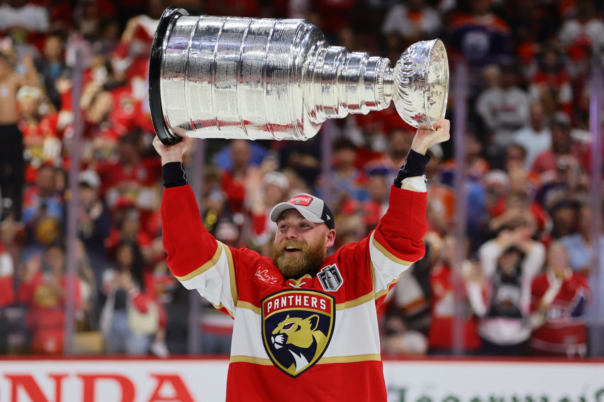 https://images.dailyhive.com/20250309125813/Leafs-Bennett.jpg