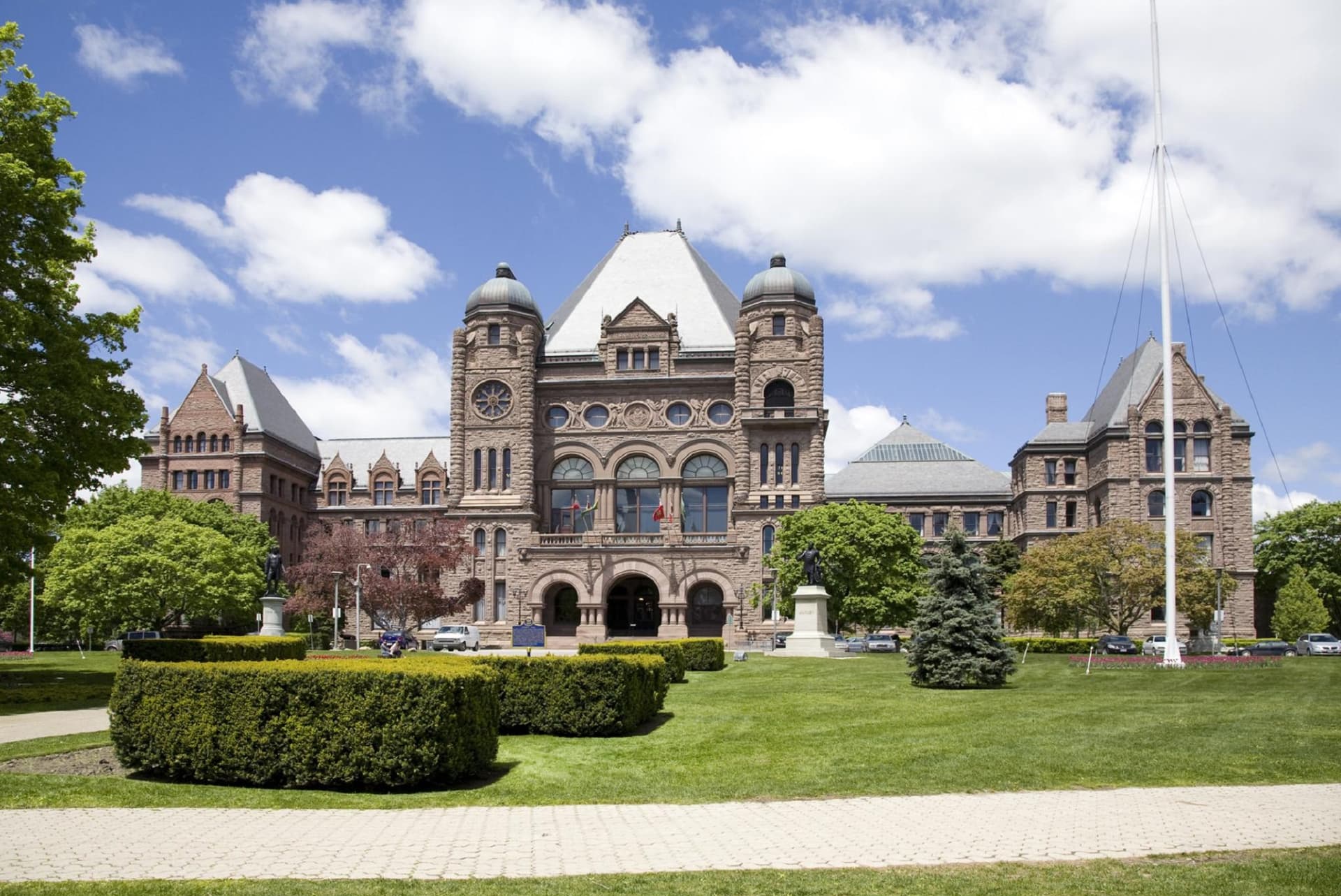 Ontario 정부, 고연봉 직업들에 대한 대규모 채용 진행 중-이미지