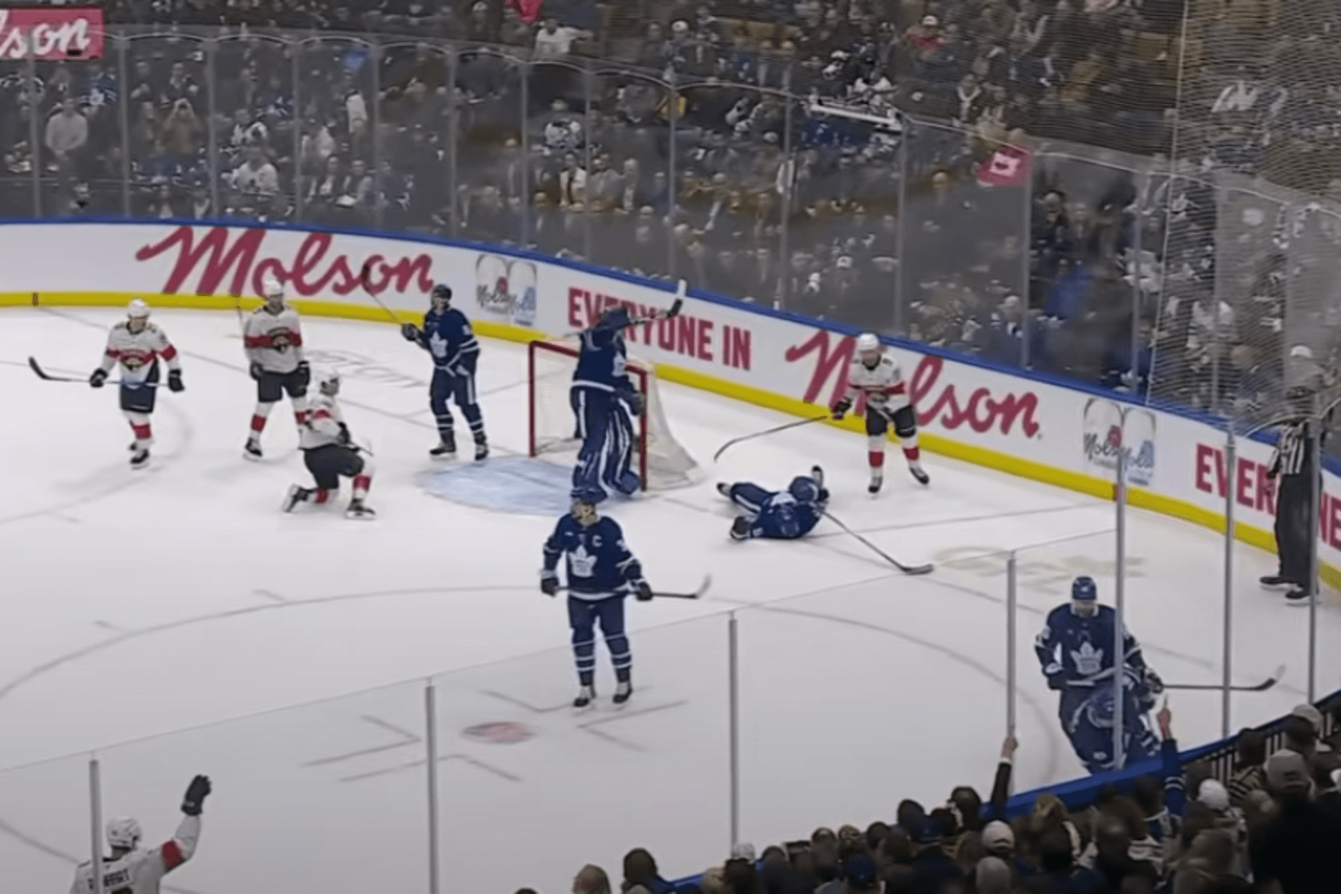 Toronto Maple Leafs, 시즌 최고의 승리를 거두었지만... Panthers 선수의 더티 플레이에 분노-이미지