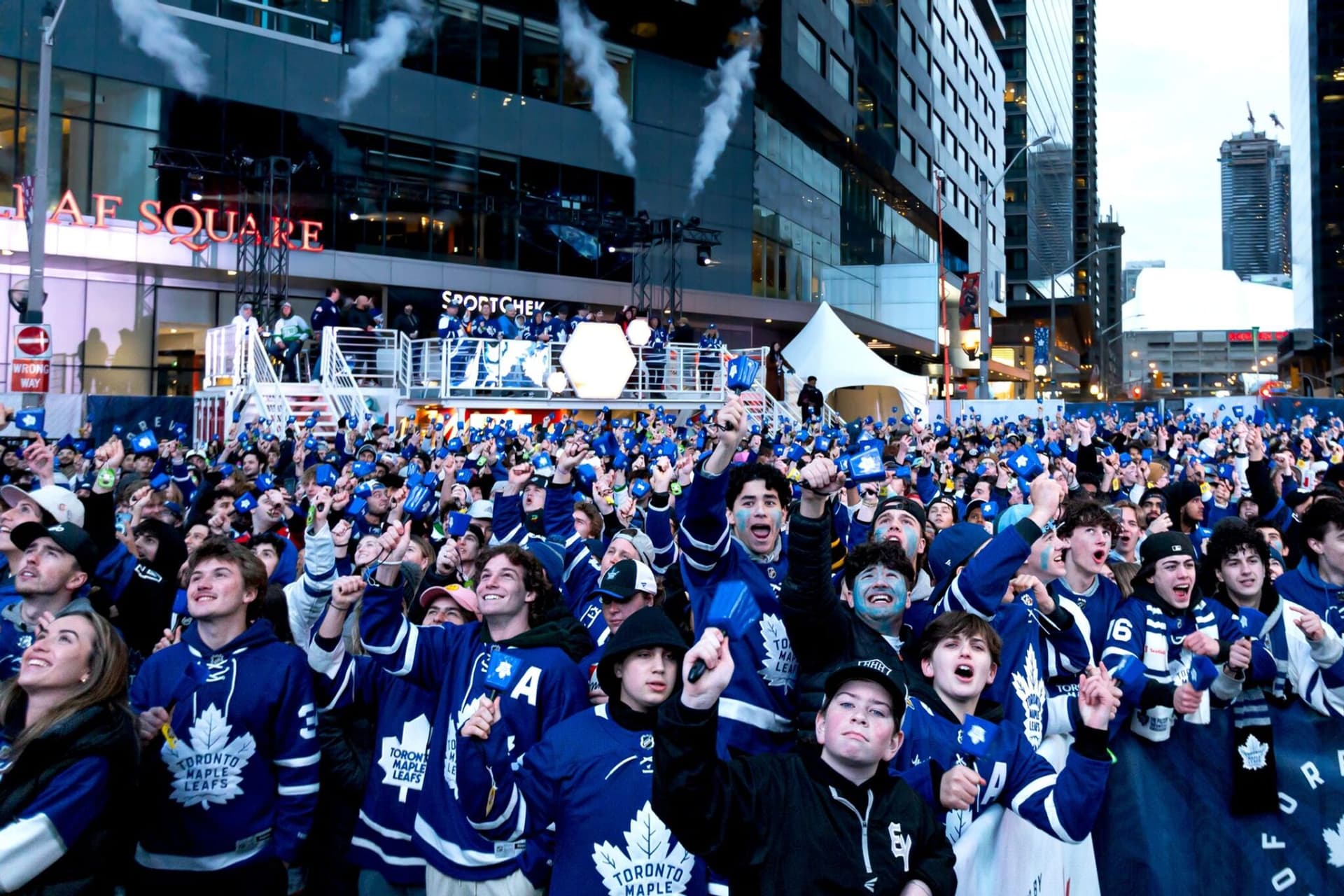 Toronto Maple Leafs 플레이오프 티켓, 경기 시작 후 구매하면 훨씬 저렴해진다!-이미지