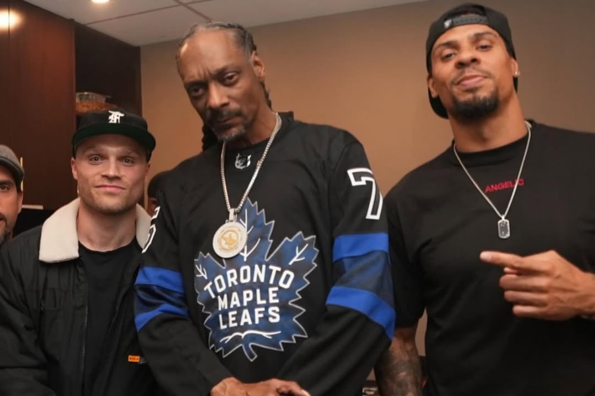 Snoop Dogg, Toronto Maple Leafs의 대박 승리를 축하하다-이미지