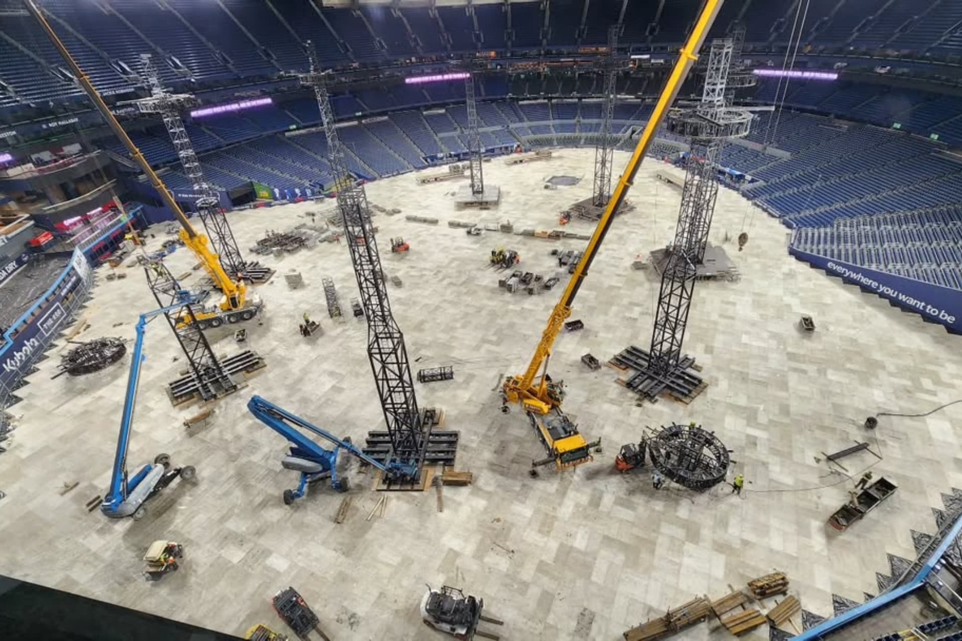 Rogers Centre, 야구장에서 록 콘서트장으로 하룻밤 사이에 변신!-이미지