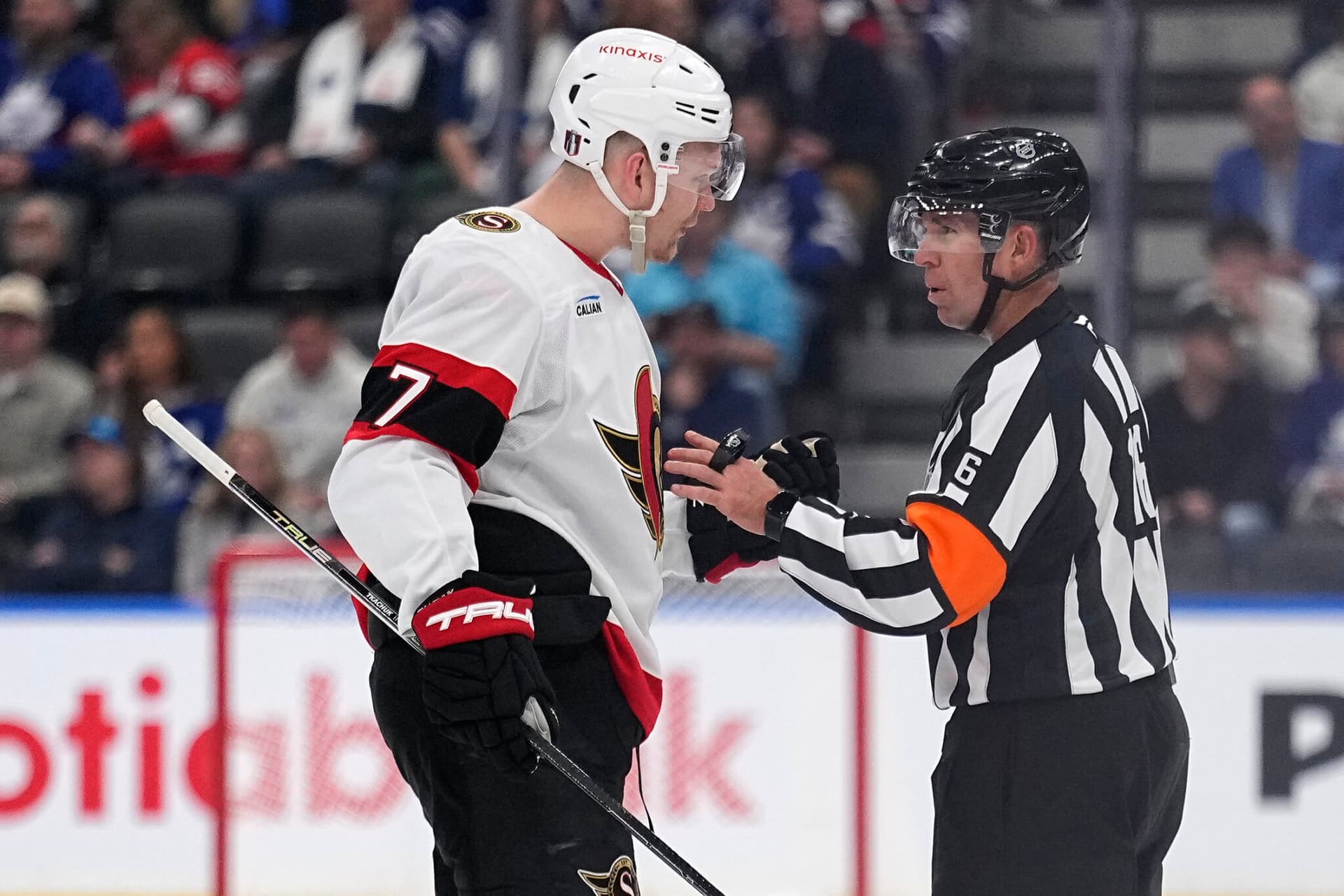 NHL, 토론토 메이플리프스와 오타와 세네터스 간 워밍업 '소동' 조사 중-이미지