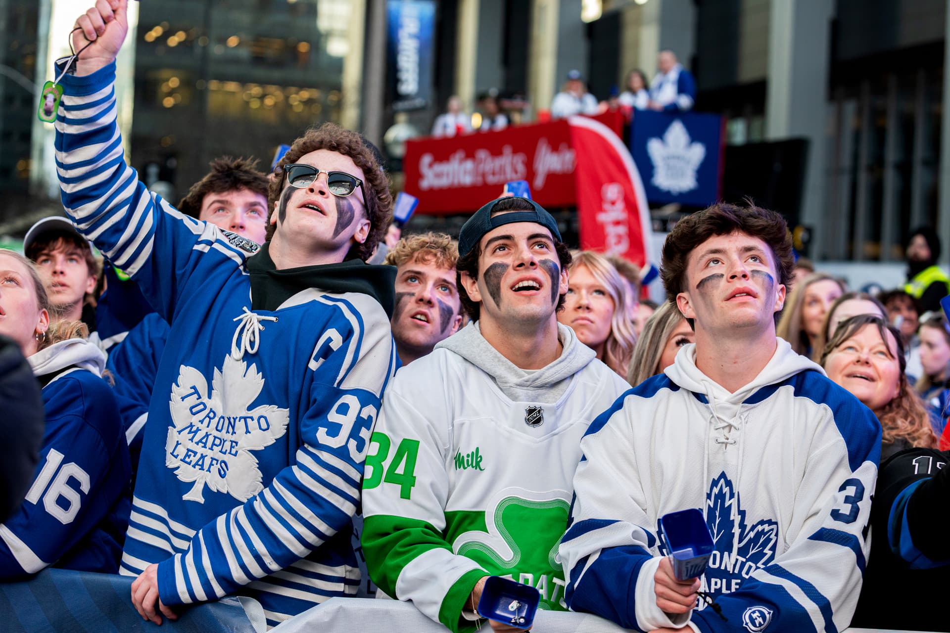 Toronto Maple Leafs, 홈 경기에서 충격적인 패배…팬들의 실망감 폭발-이미지