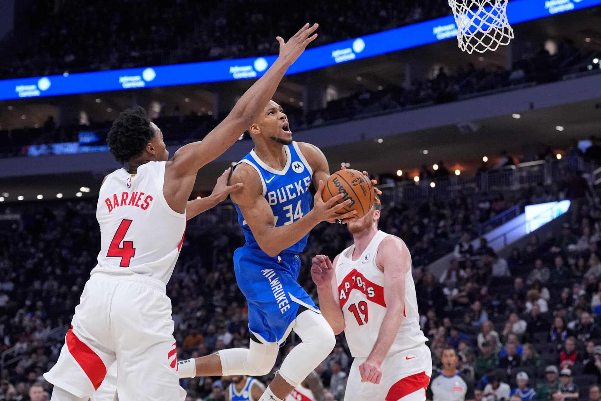 https://images.dailyhive.com/20250430102441/Giannis-bucks-raptors.jpg