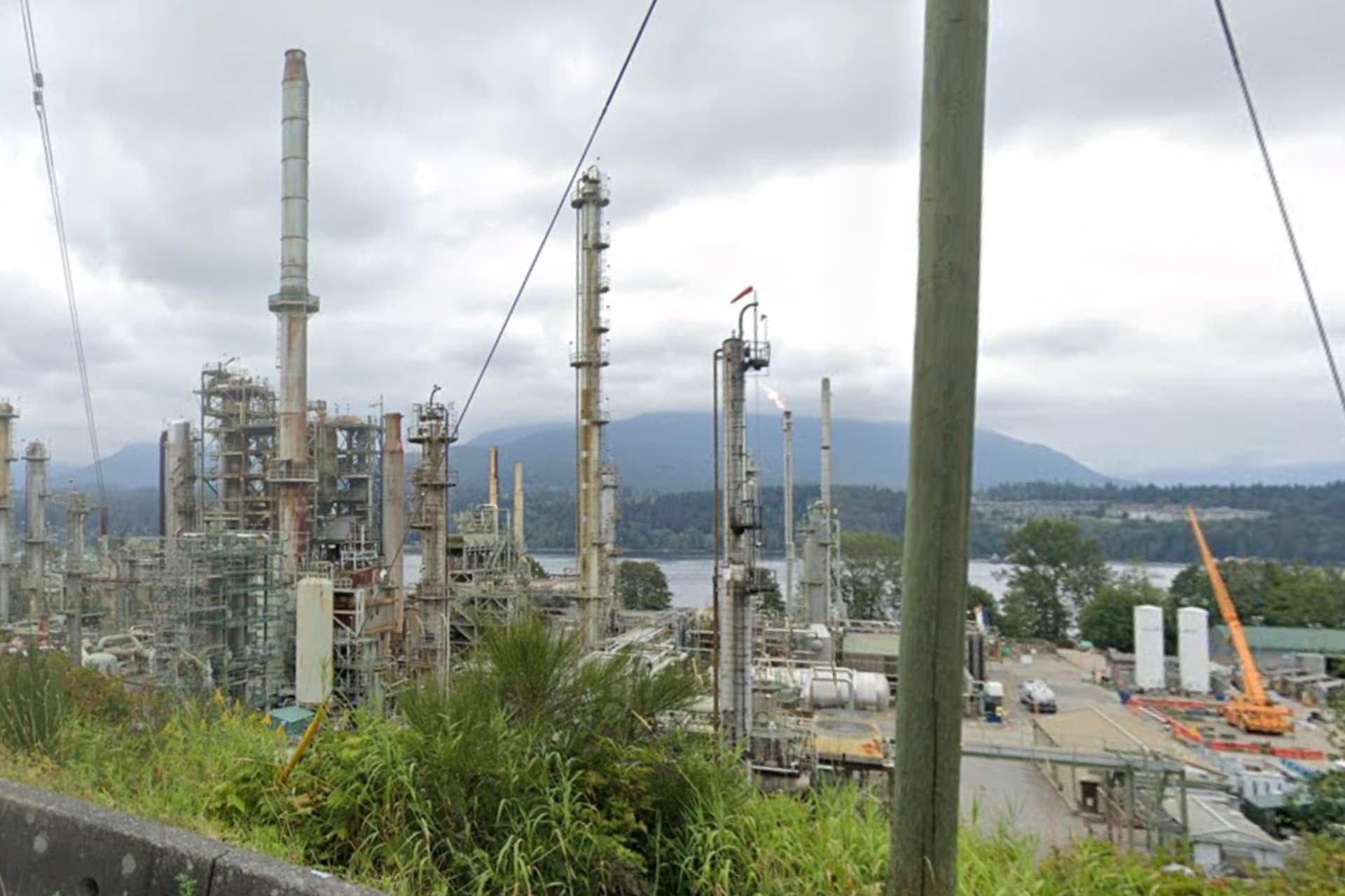 https://images.dailyhive.com/20250509115714/Burnaby-refinery.jpg