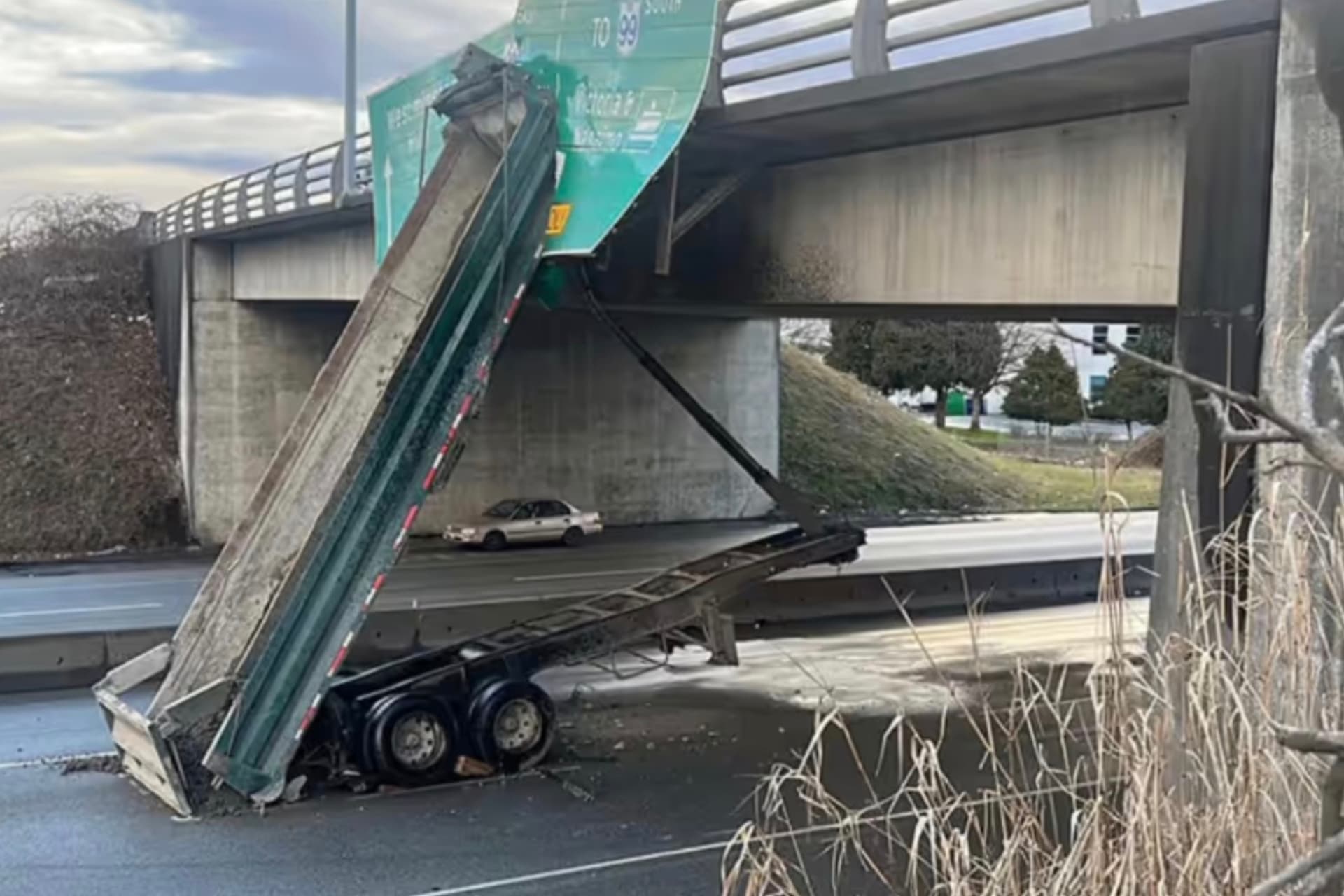 https://images.dailyhive.com/20250509151202/vancouver-trucking.jpg