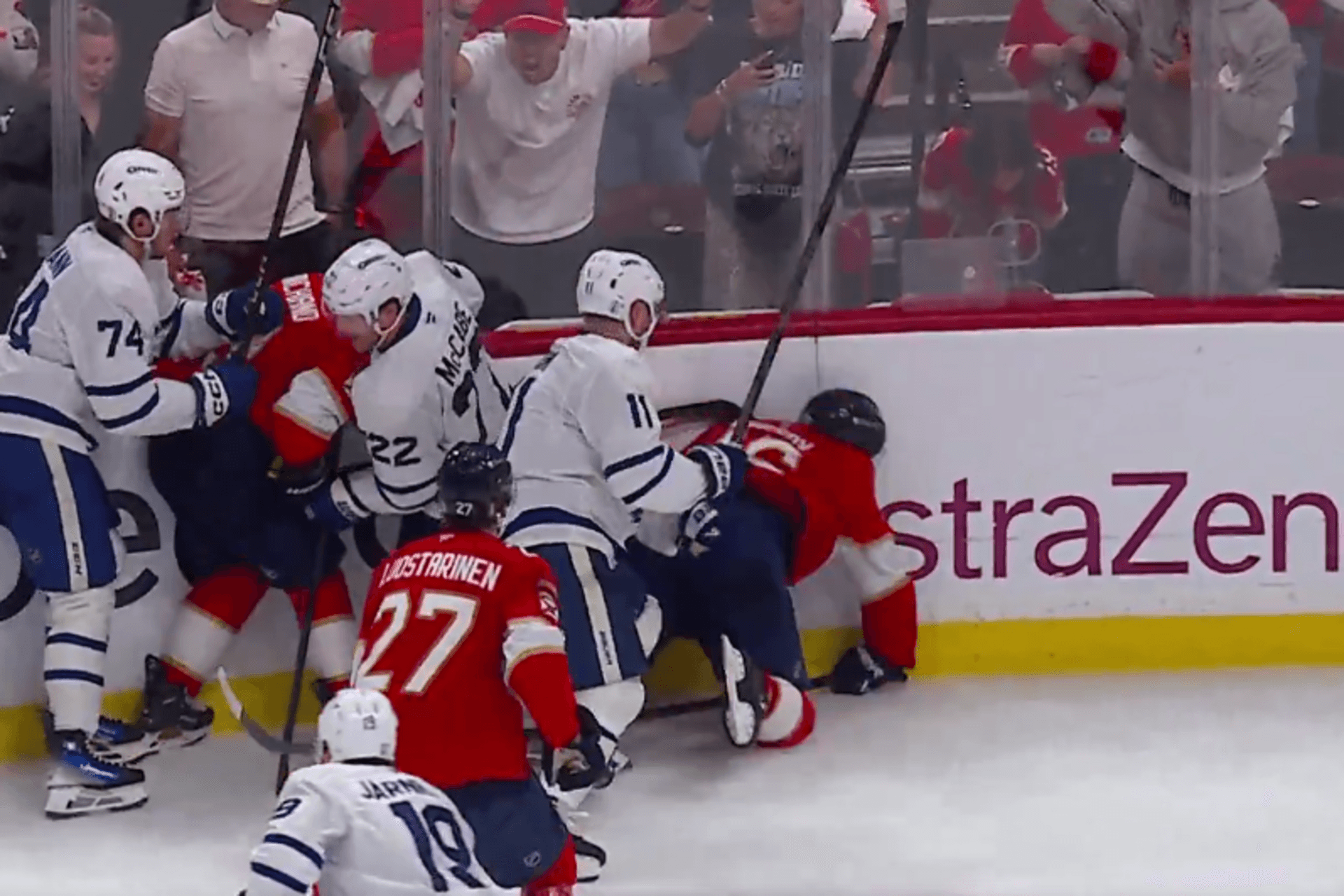 Toronto Maple Leafs의 Max Domi, Barkov에 대한 마지막 순간의 충돌로 인해 징계 면해-이미지