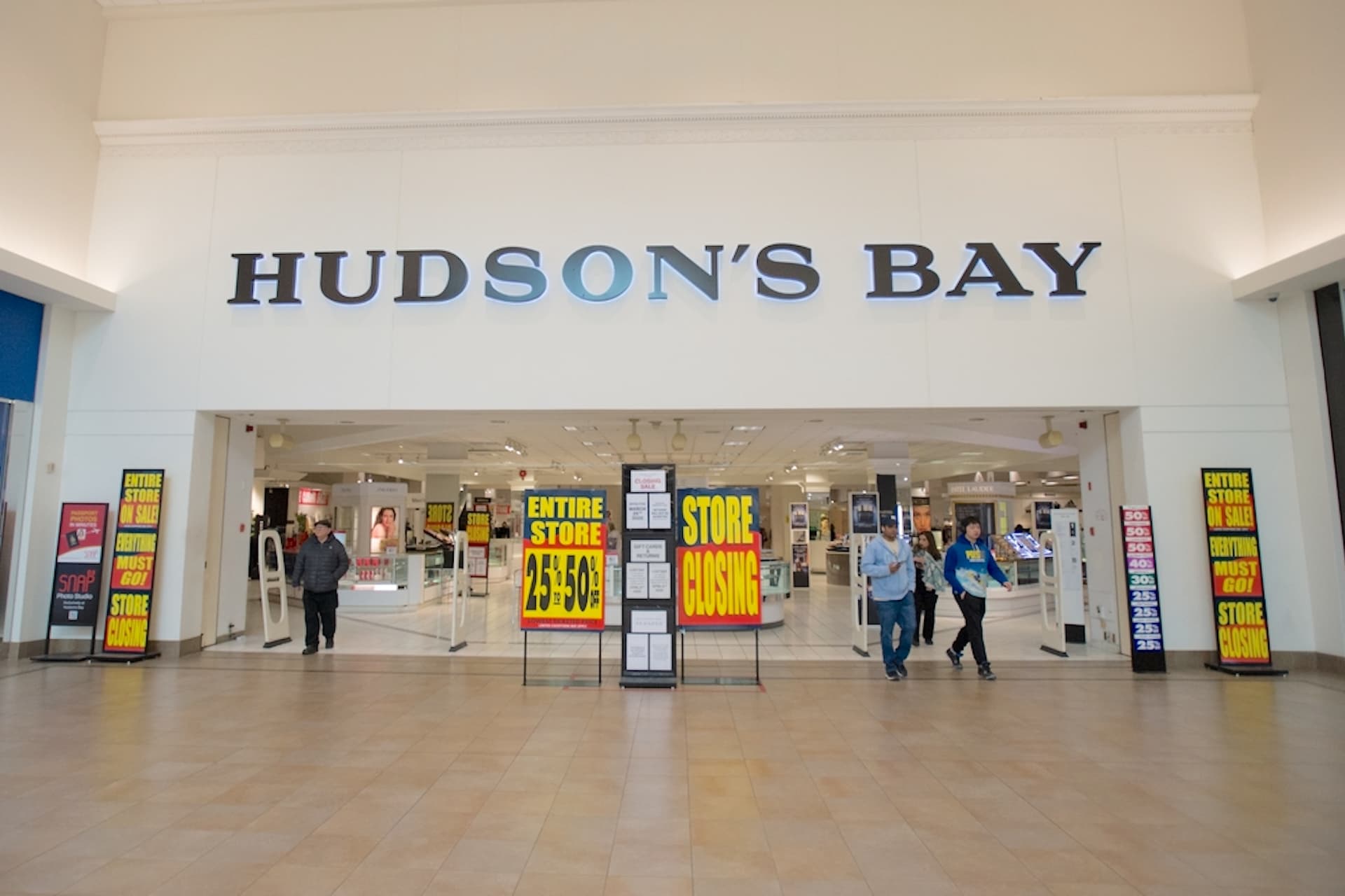 https://images.dailyhive.com/20250512095010/hudsons-bay-store-closure-liquidation-f.jpg